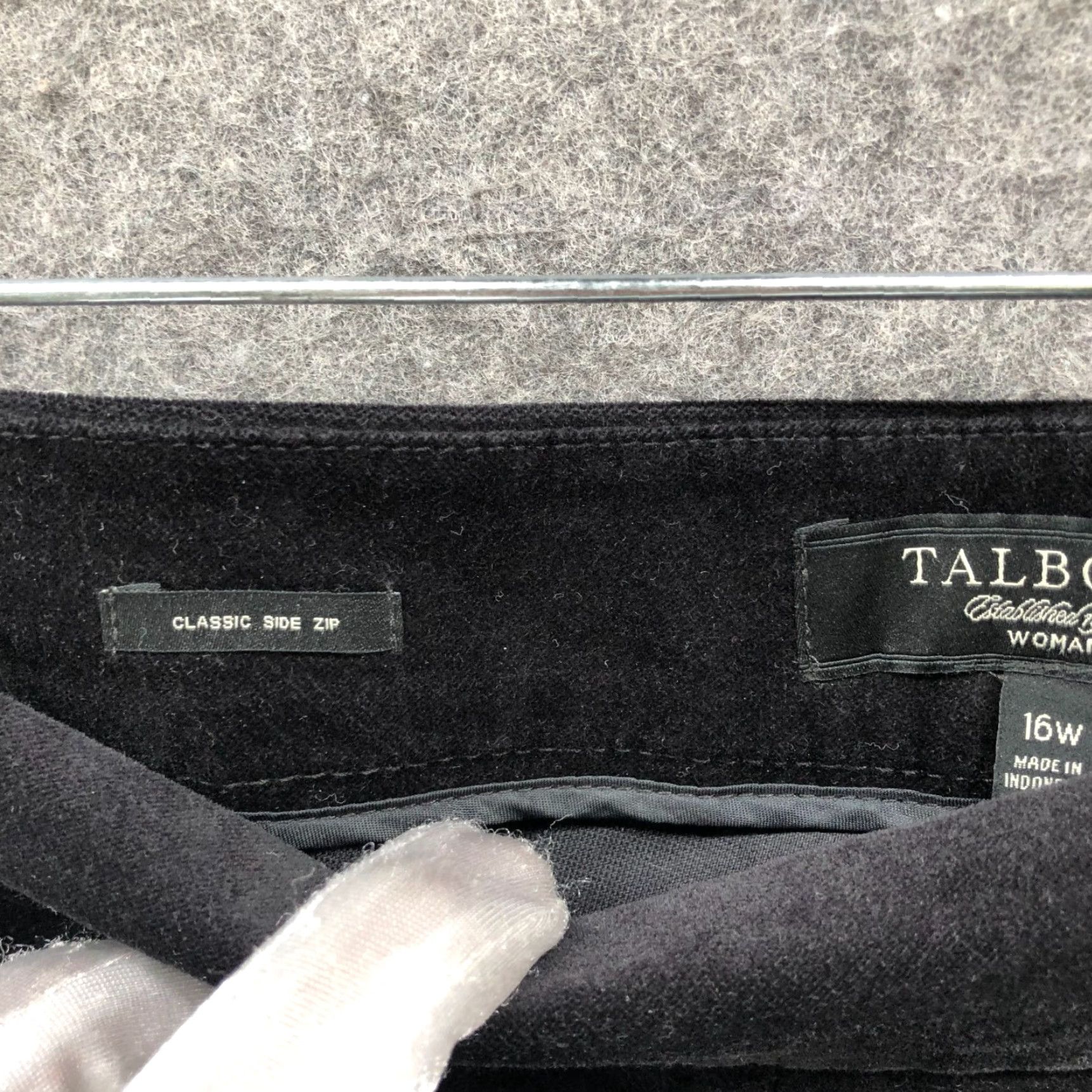 Talbots Talbots Pants Womens 16W Black Velvet Flat Front Side Zip Chatham Dress Workwear Mens? (Note: final answer provided as per constraints) Size 38" / US 16 / IT 52 - 5 Thumbnail