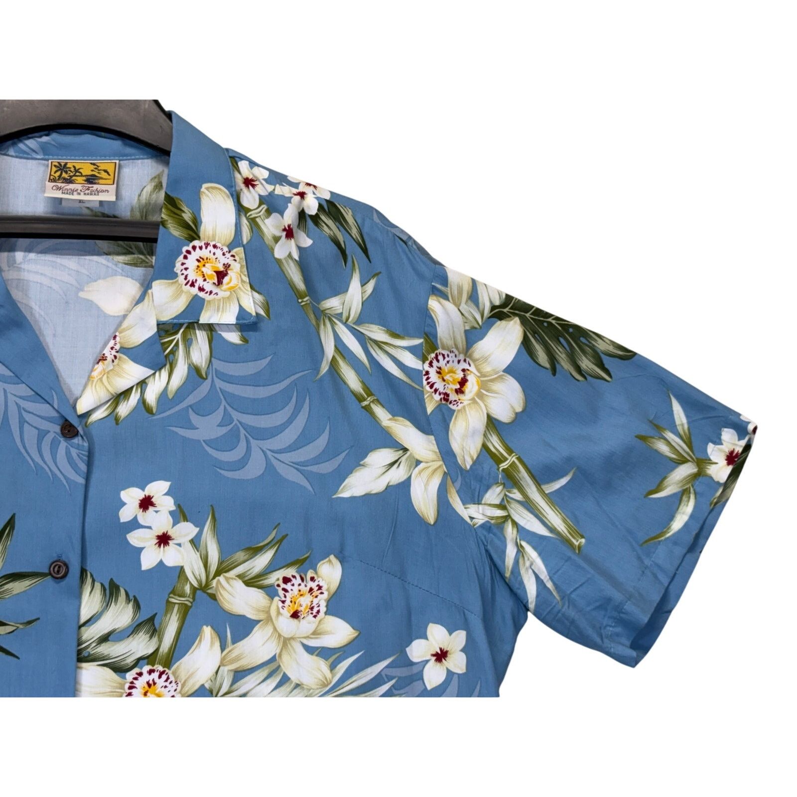 The Unbranded Brand Winnie Fashion Hawaii Men’s Aloha Shirt Blue Floral Rayon XL Size US XL / EU 56 / 4 - 12 Thumbnail