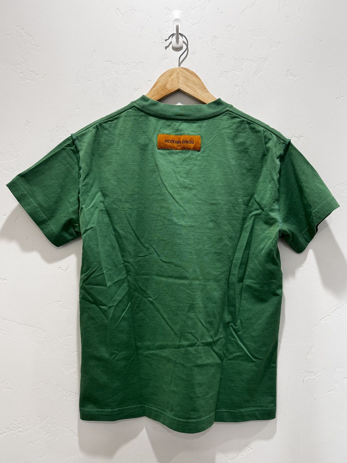 Louis Vuitton Louis Vuitton Embossed LV Patch T-Shirt Size US XS / EU 42 / 0 - 2 Thumbnail