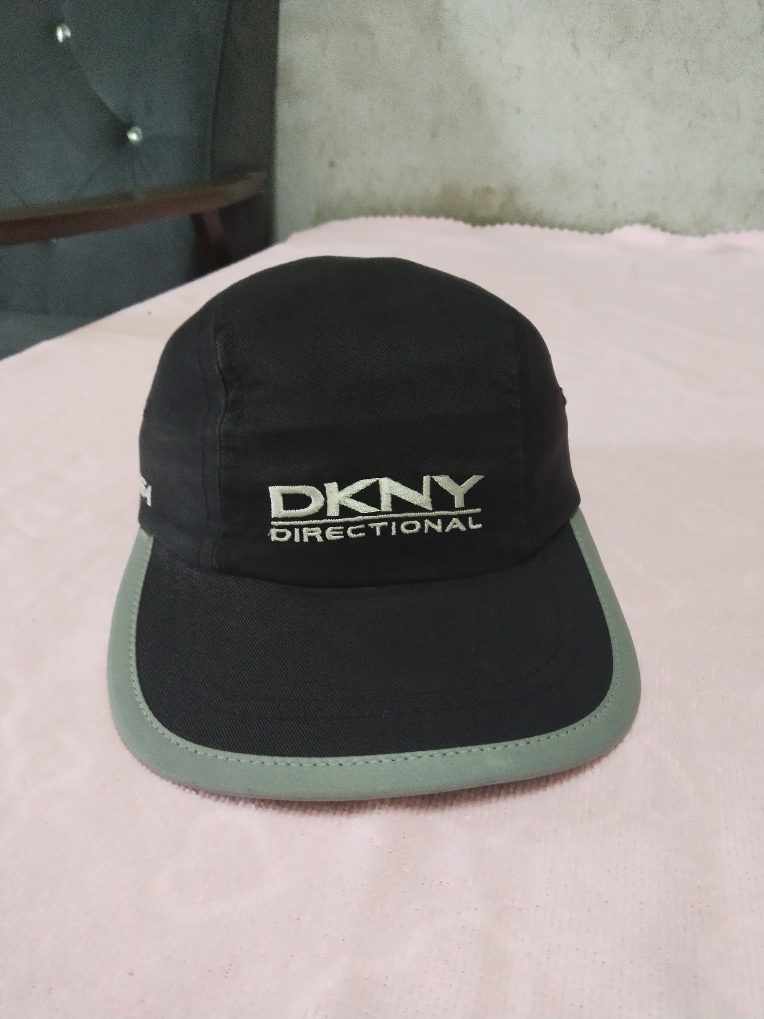 DKNY RARE 3 PANEL DKNY DIRECTIONAL USA CAP HAT Size ONE SIZE - 1 Thumbnail