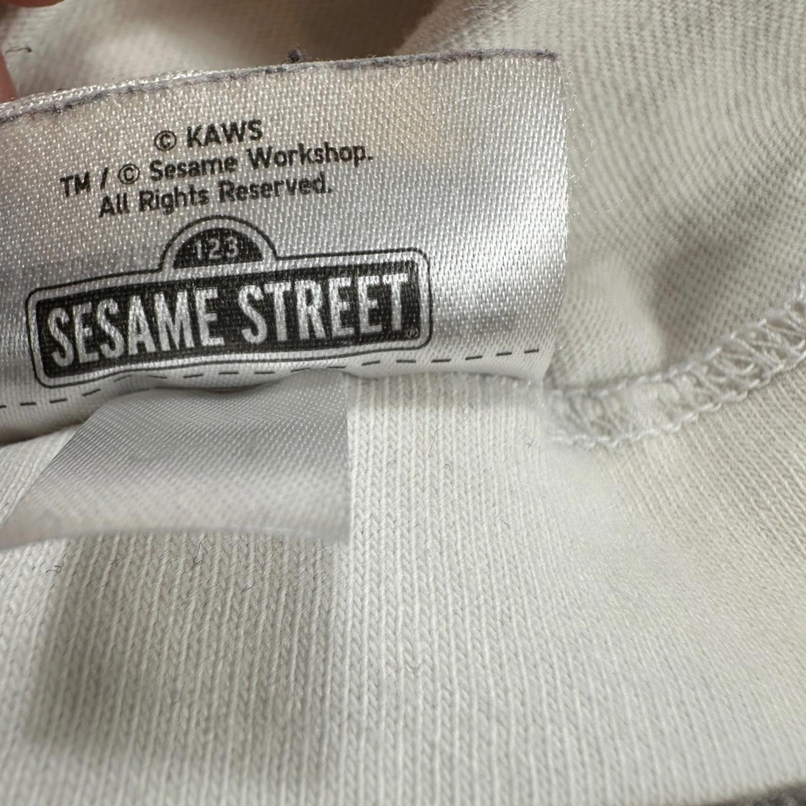 Kaws × Uniqlo KAWS x Uniqlo UT Sesame Street Elmo Pocket Tee L White XX Size US L / EU 52-54 / 3 - 7 Thumbnail