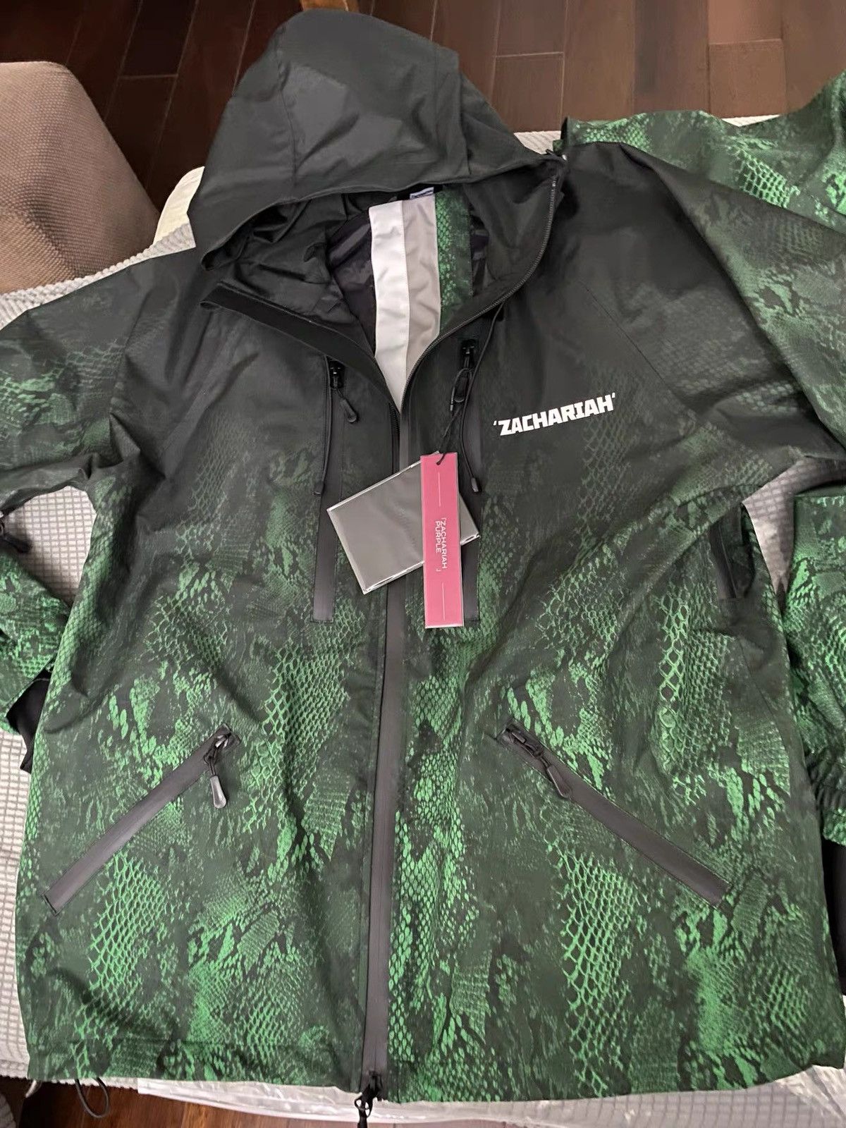 Other Green Scale Snake Pattern Outdoor Windproof Ski Suit Size US 32 / EU 48 - 8 Thumbnail