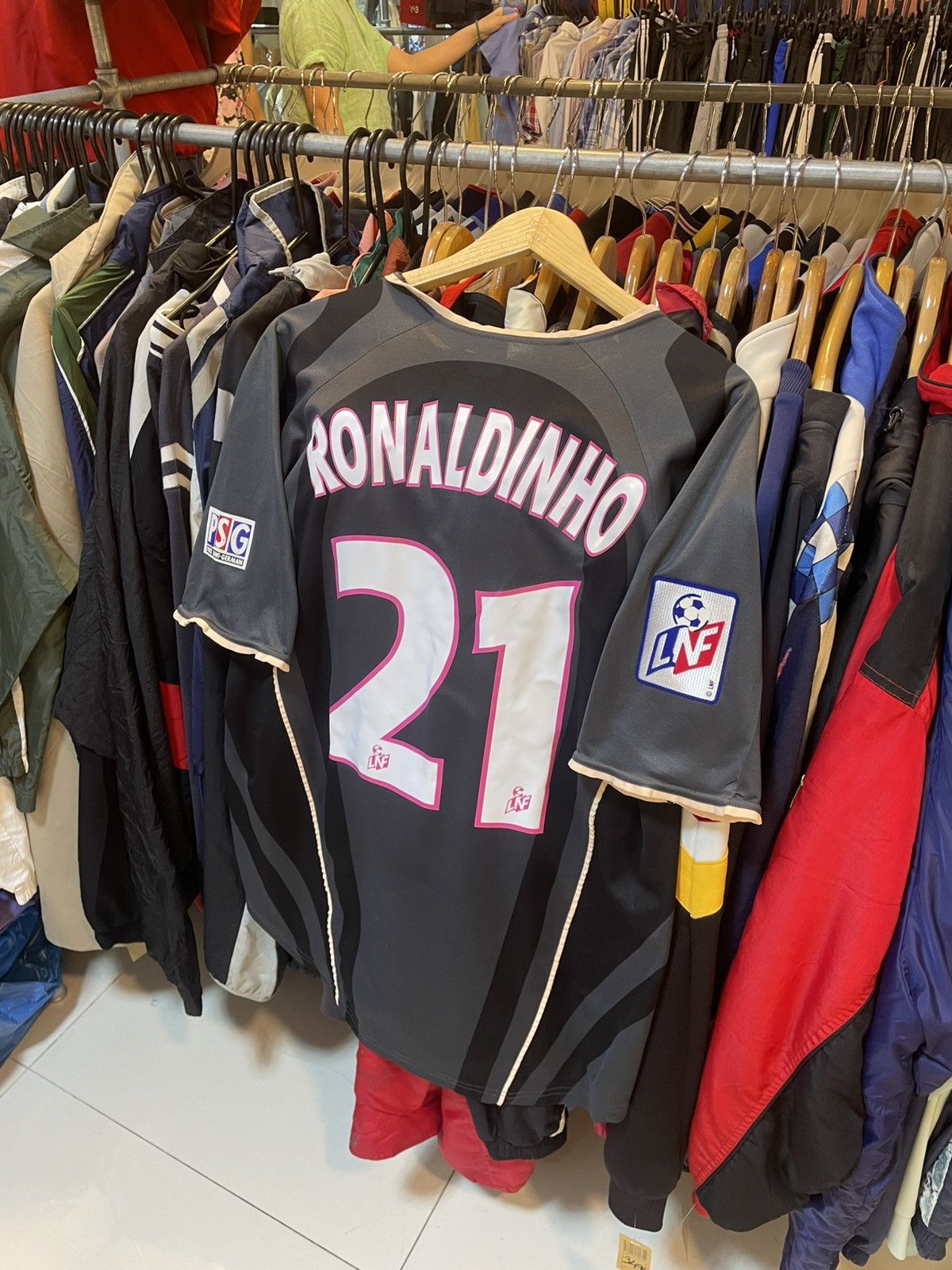 Nike RareVintage2001-2002ParisSaint-GermainThirdKit RONALDINHO 21 Size US M / EU 48-50 / 2 - 1 Thumbnail