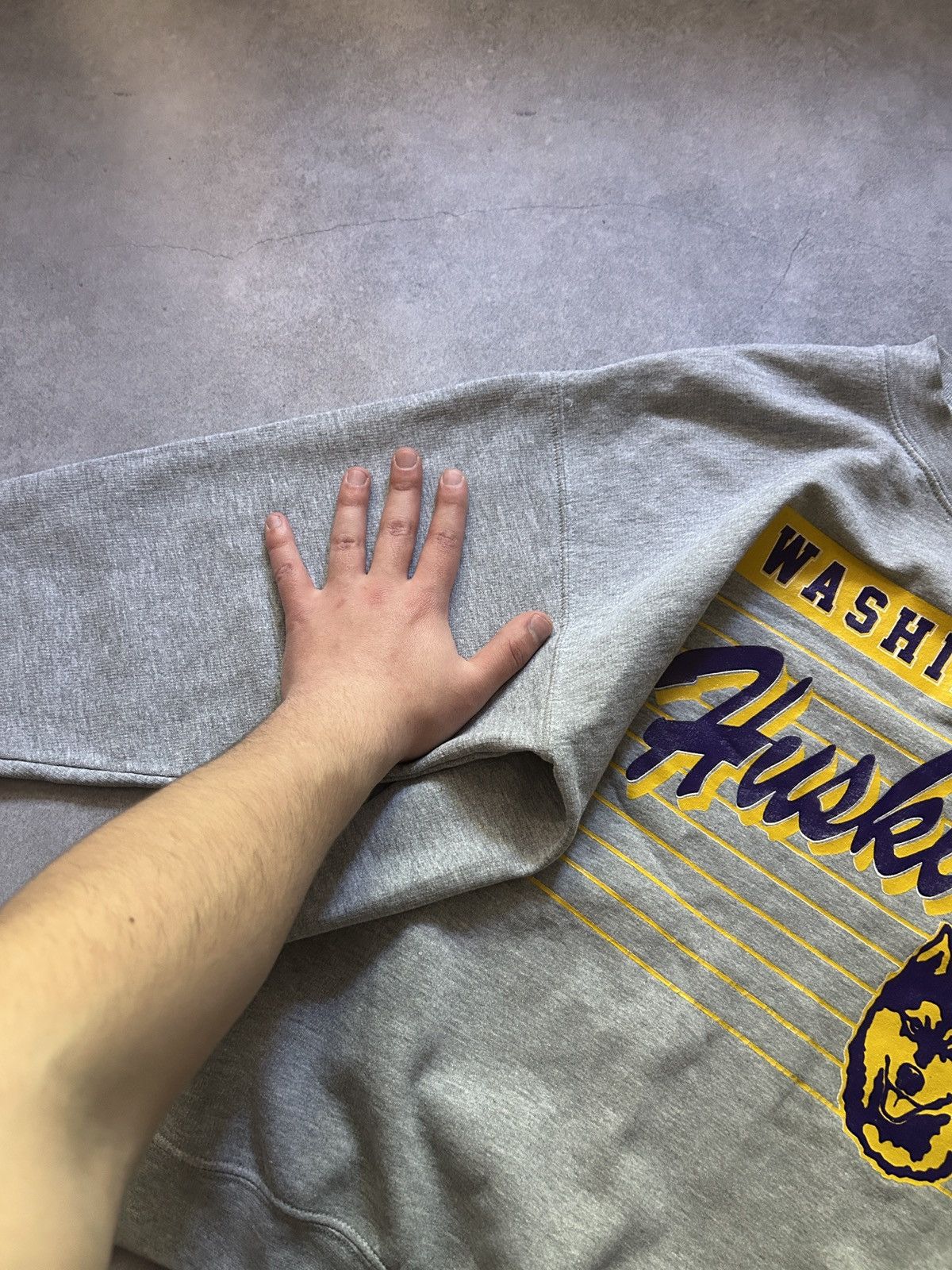 Vintage Vintage Washington Huskies Big logo sweatshirt 00s mens Size US L / EU 52-54 / 3 - 5 Thumbnail