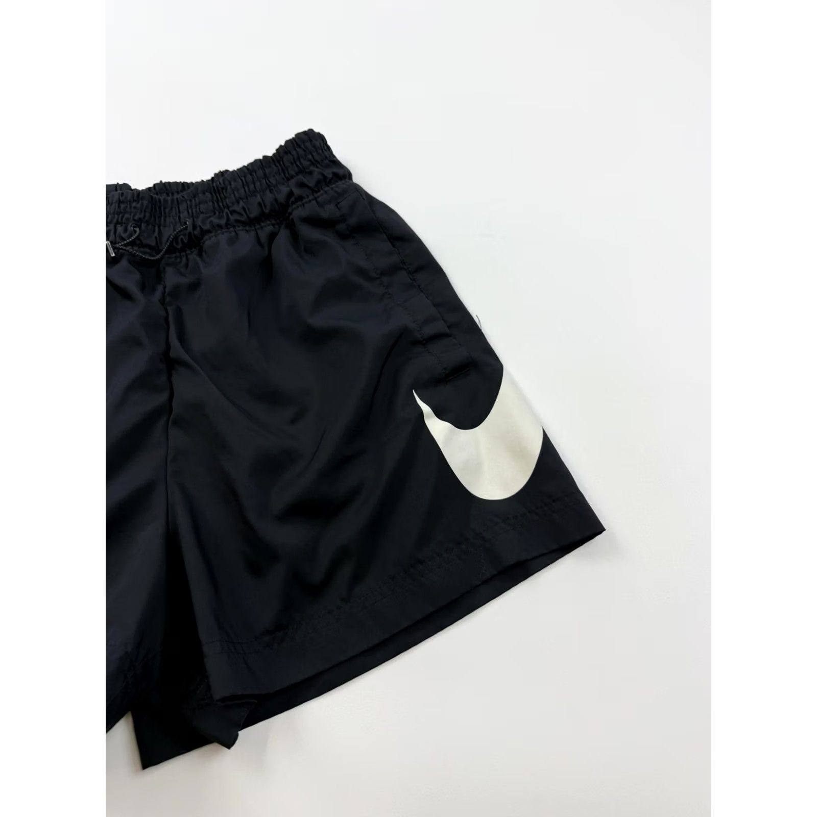 Nike Nike Shorts Womens Medium Black Big Swoosh Running Athletic Gym 4" Inseam Size 32" / US 10 / IT 46 - 2 Thumbnail