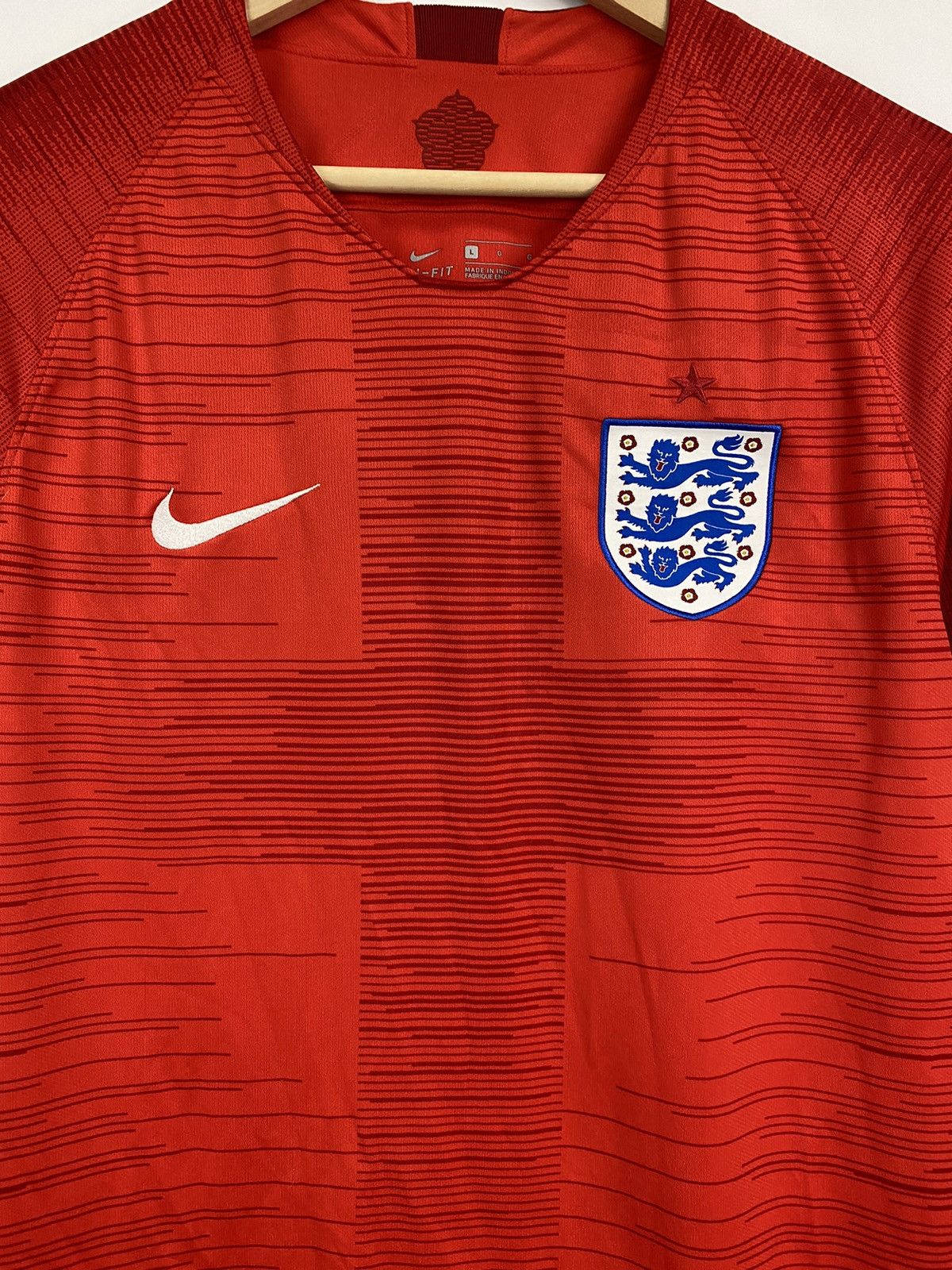 Nike 🏴󠁧󠁢󠁥󠁮󠁧󠁿 2018 Nike England Soccer Jersey T-Shirt Rare Retro Y2K Size US L / EU 52-54 / 3 - 3 Thumbnail