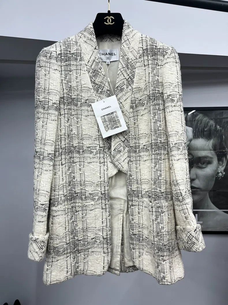 Chanel Chanel Black and white checkered suit collar woven long co Size XS / US 0-2 / IT 36-38 - 1 Thumbnail