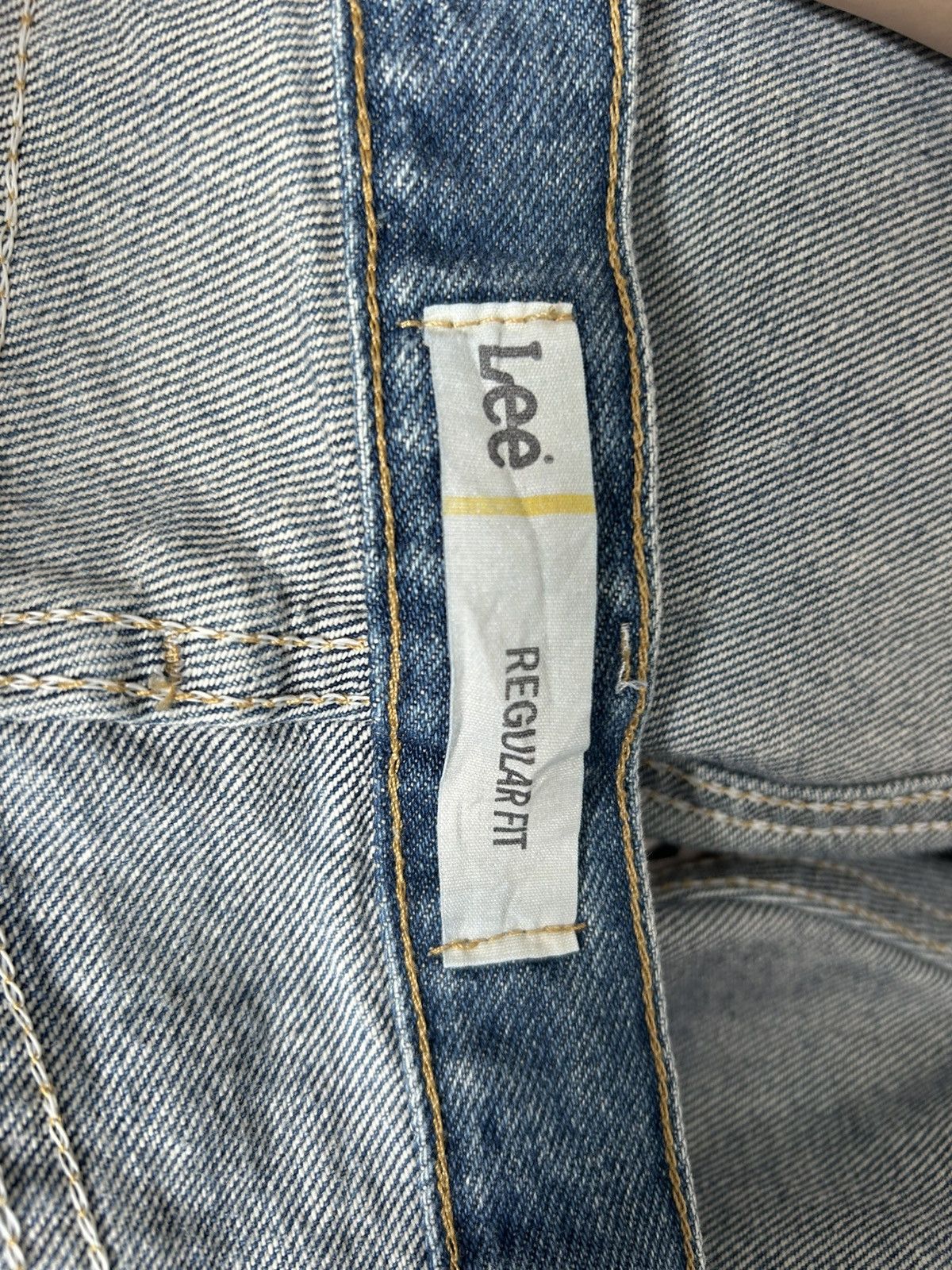 Lee Lee Vintage Denim – Size 33x30, Light Wash Size US 33 - 9 Thumbnail