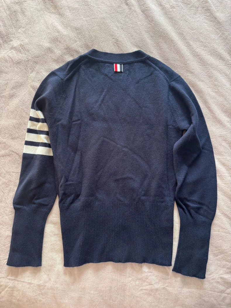 Thom Browne Thom browne V-neck 4 striped pure cashmere long-sleeved car Size S / US 4 / IT 40 - 2 Thumbnail