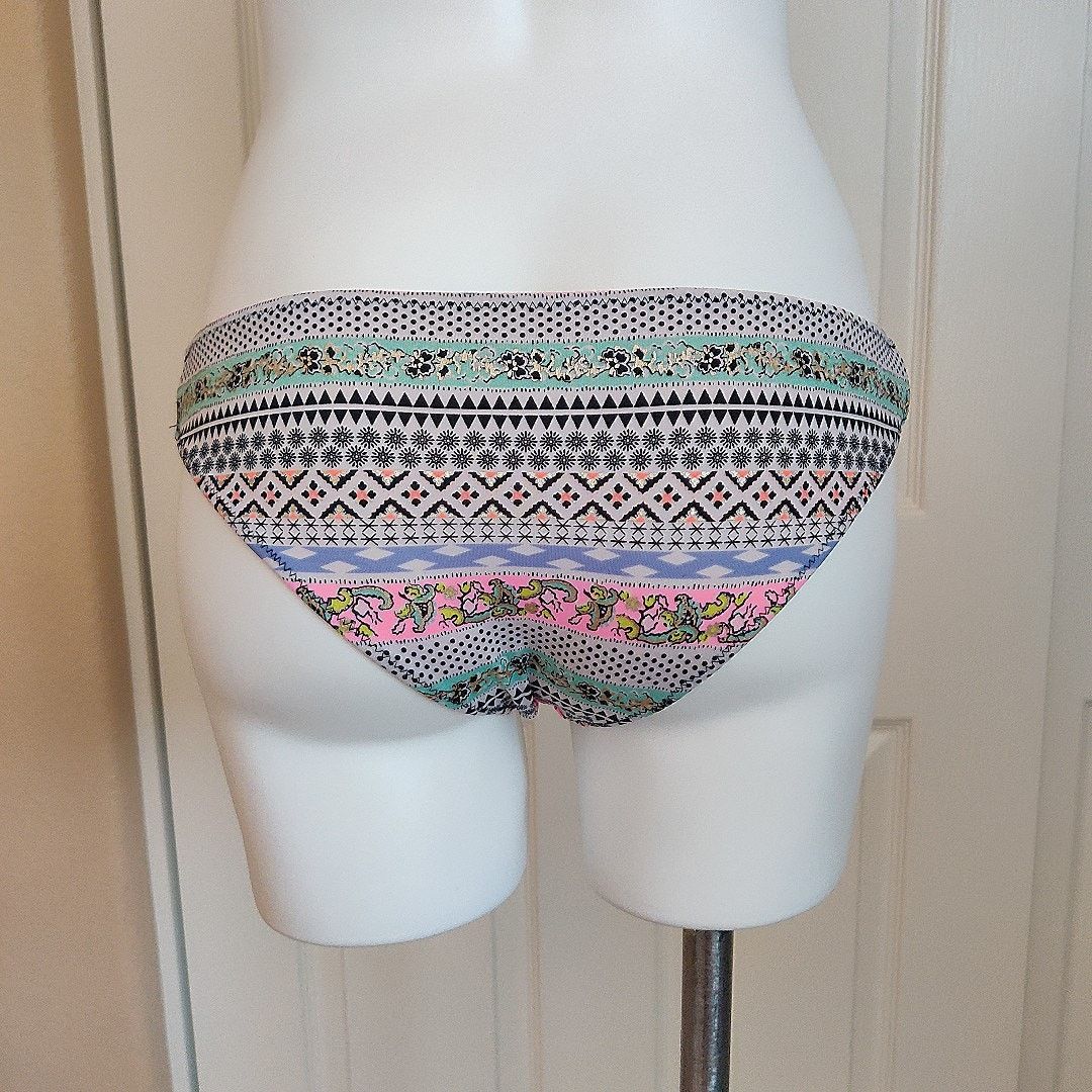 Victoria's Secret Pair of The Strappy Cheeky bikini bottoms sz S Size ONE SIZE - 6 Thumbnail
