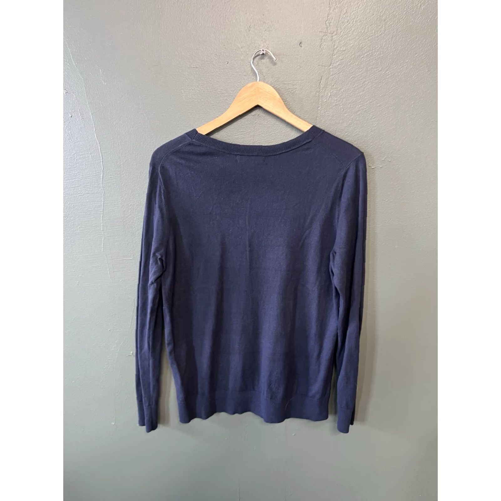 Banana Republic Banana Republic Womens Sweatshirt Pullover Blue Heart Graphic Size L Activewear Womens/Adult Large Pullover Blue Heart Graphic Sweatshirt Size L / US 10 / IT 46 - 2 Thumbnail