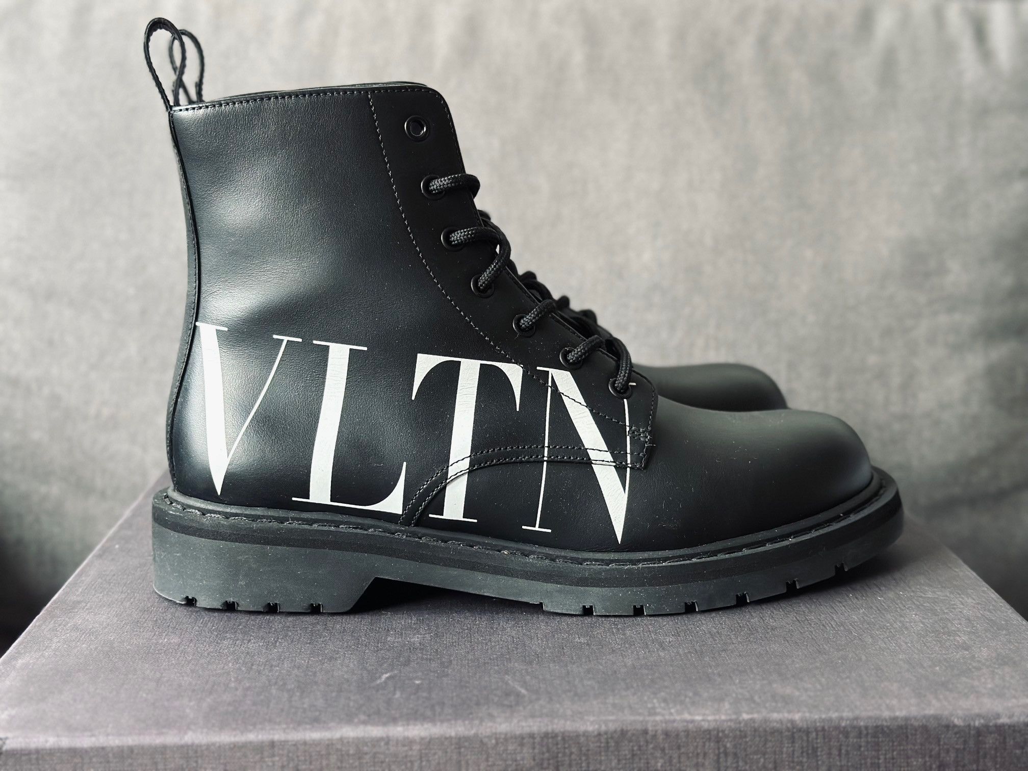 Valentino Black Leather White VLTN Logo Combat Boots Size US 8 / EU 41 - 3 Thumbnail