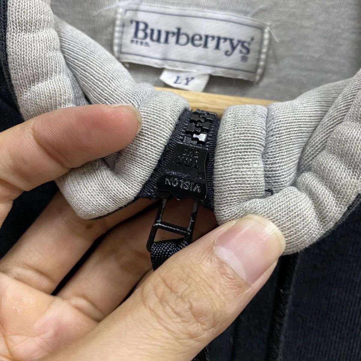 Burberry × Vintage Vintage Burberrys Of London Big Logo Centre Half Zipper Size US L / EU 52-54 / 3 - 11 Thumbnail