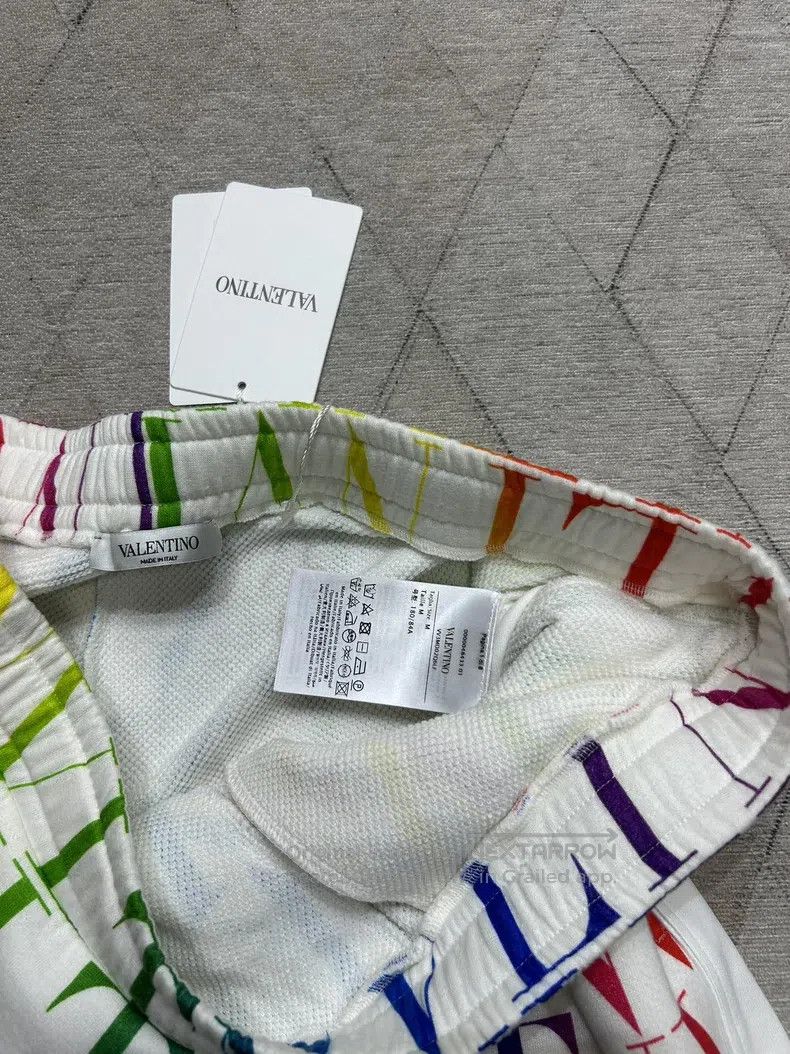 Valentino Valentino Full logo shorts Size US 32 / EU 48 - 5 Thumbnail