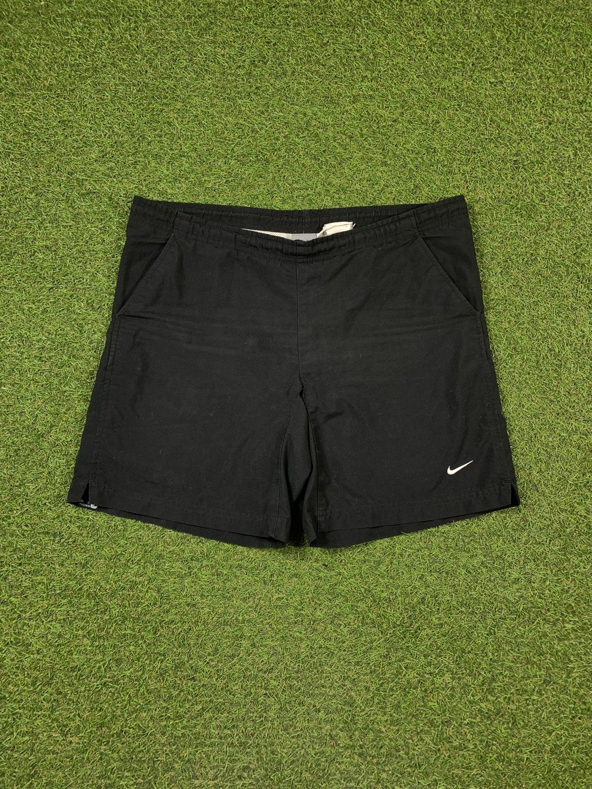 Nike Vintage 90s Nike shorts small swoosh streetwear style size Size US 30 / EU 46 - 1 Thumbnail