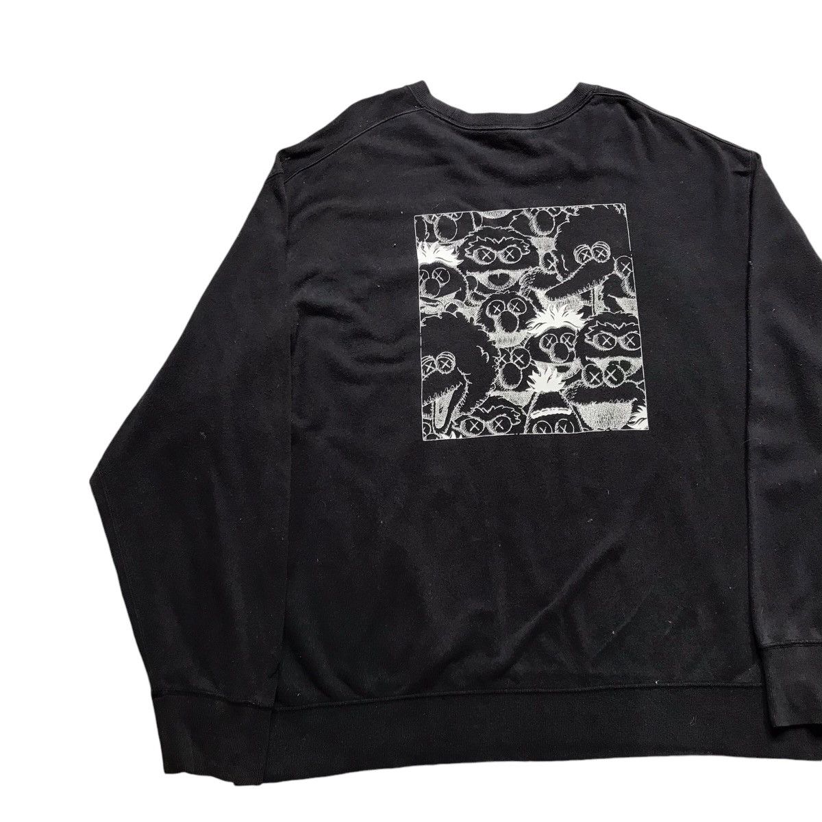 Japanese Brand × Kaws × Uniqlo Uniqlo X Kaws Sesame Street crewneck Size US XXL / EU 58 / 5 - 6 Thumbnail
