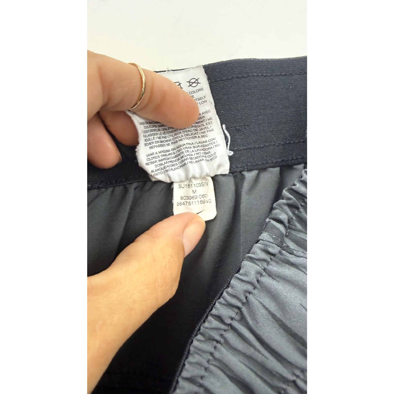Nike VINTAGE Nike Running Shorts Mens Medium Gray Perforated Split Hem Athletic Tech Size US 31 - 6 Thumbnail