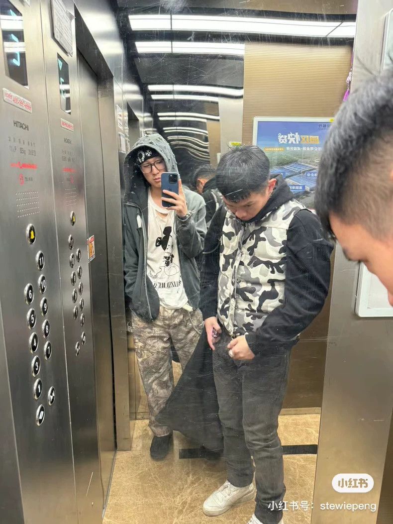 Undercover UNDERCOVERHamburger Full Print hoodie 2504-Nextarrow Size US L / EU 52-54 / 3 - 1 Thumbnail
