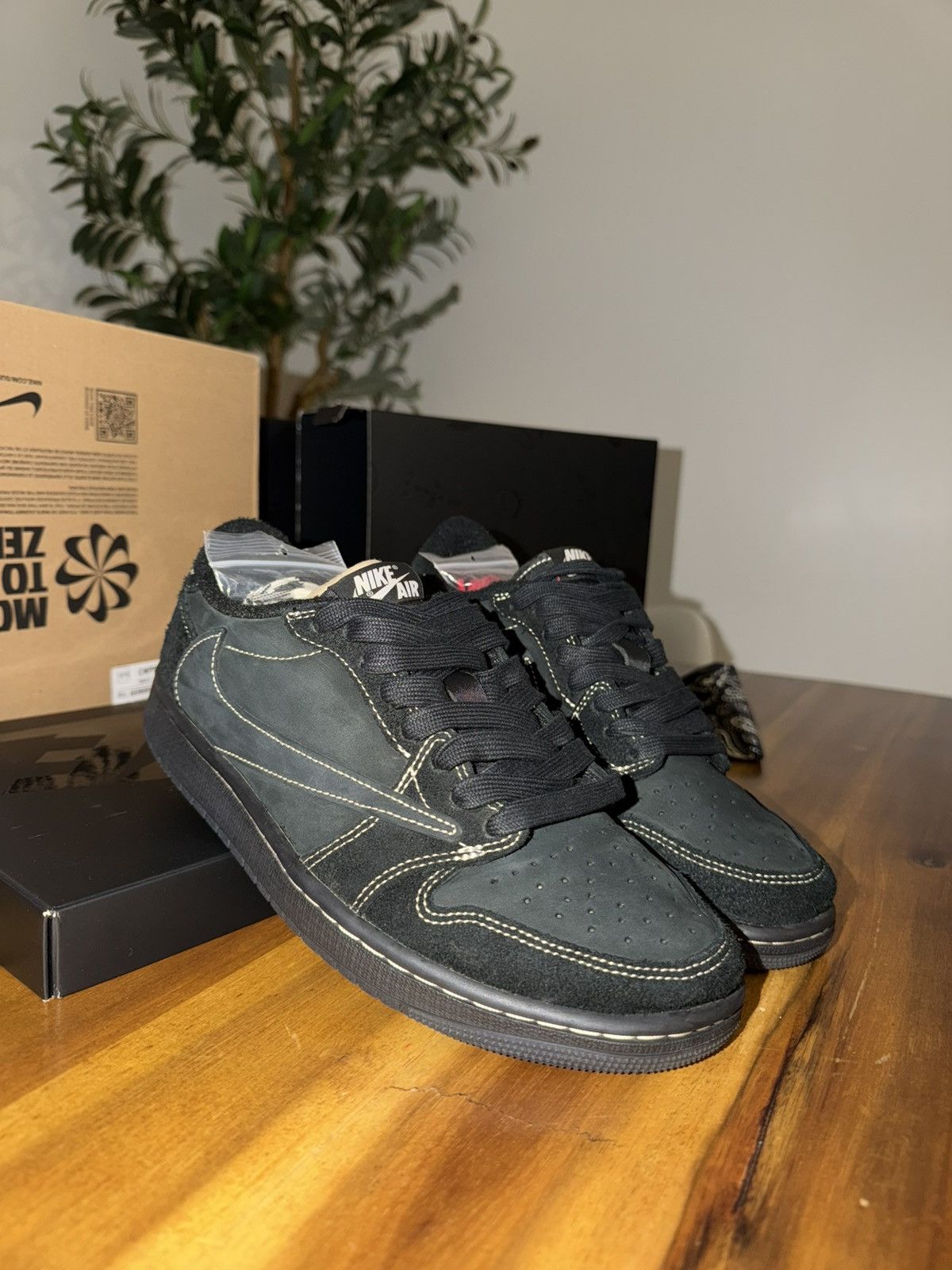 Nike × Travis Scott Jordan 1 Retro Low OG SP x Travis Scott "Black Phantom" Size US 7 / EU 40 - 1 Thumbnail