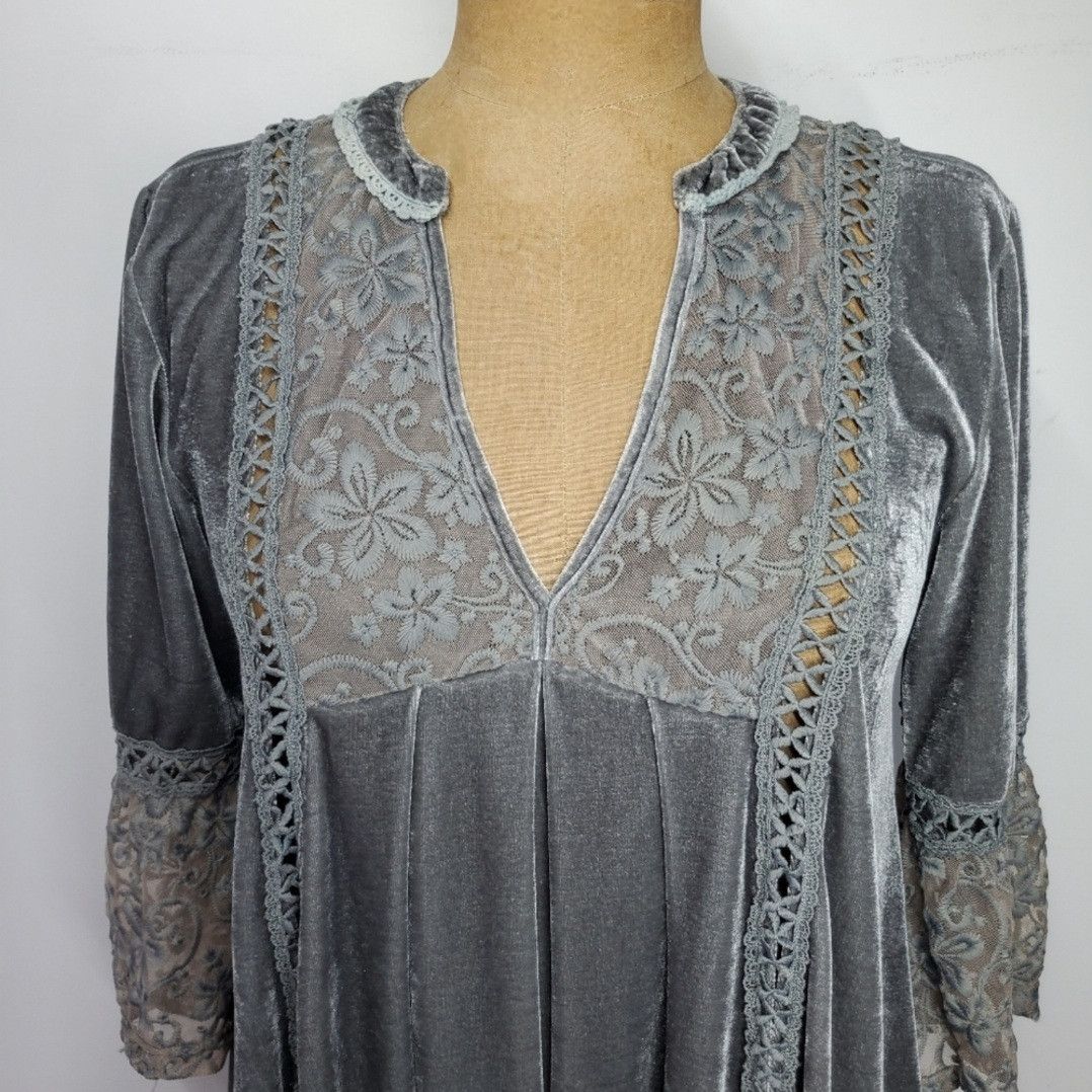 Other POL Size S Tunic Top Velvet Lace V-Neck 3/4 Bell Sleeve Grey Size S / US 4 / IT 40 - 5 Thumbnail