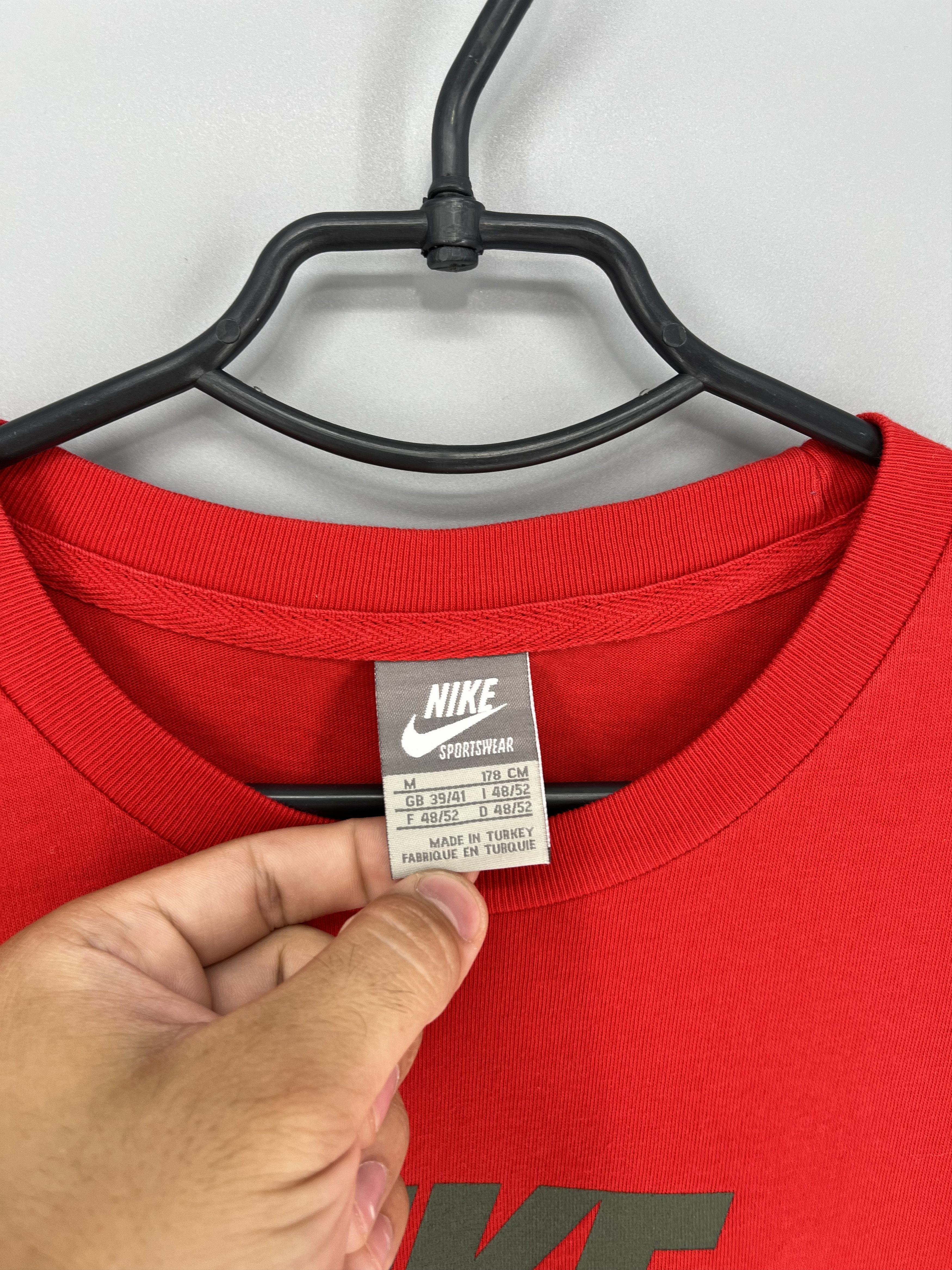 Nike Vintage Y2K Nike Big Swoosh RED T-Shirt Size US M / EU 48-50 / 2 - 5 Thumbnail