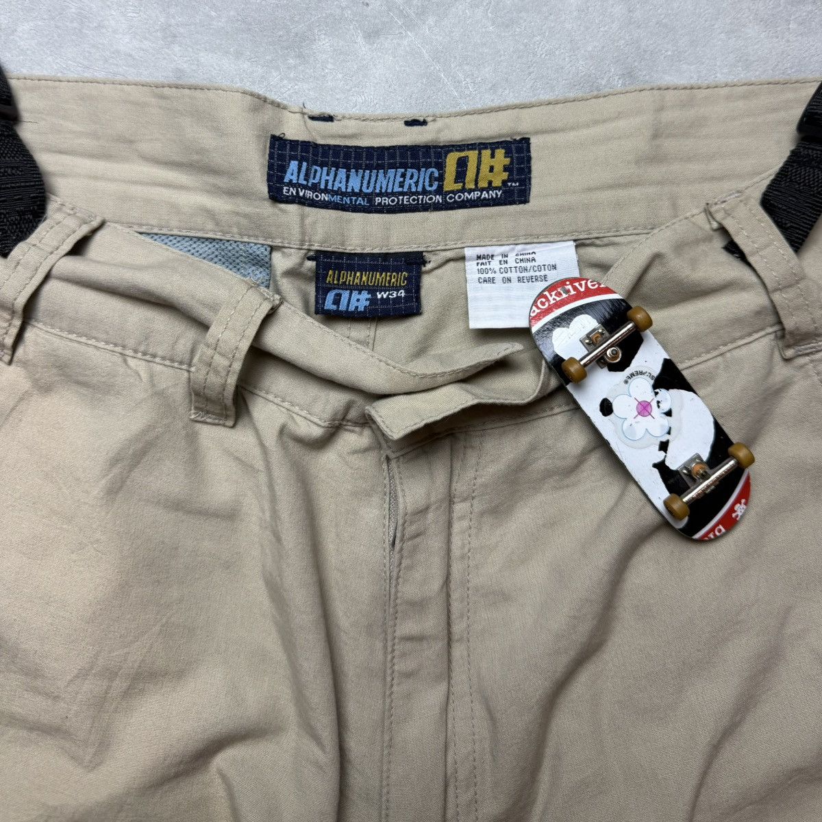 Alphanumeric Vintage Alphanumeric Skates Shorts Size US 34 / EU 50 - 3 Thumbnail