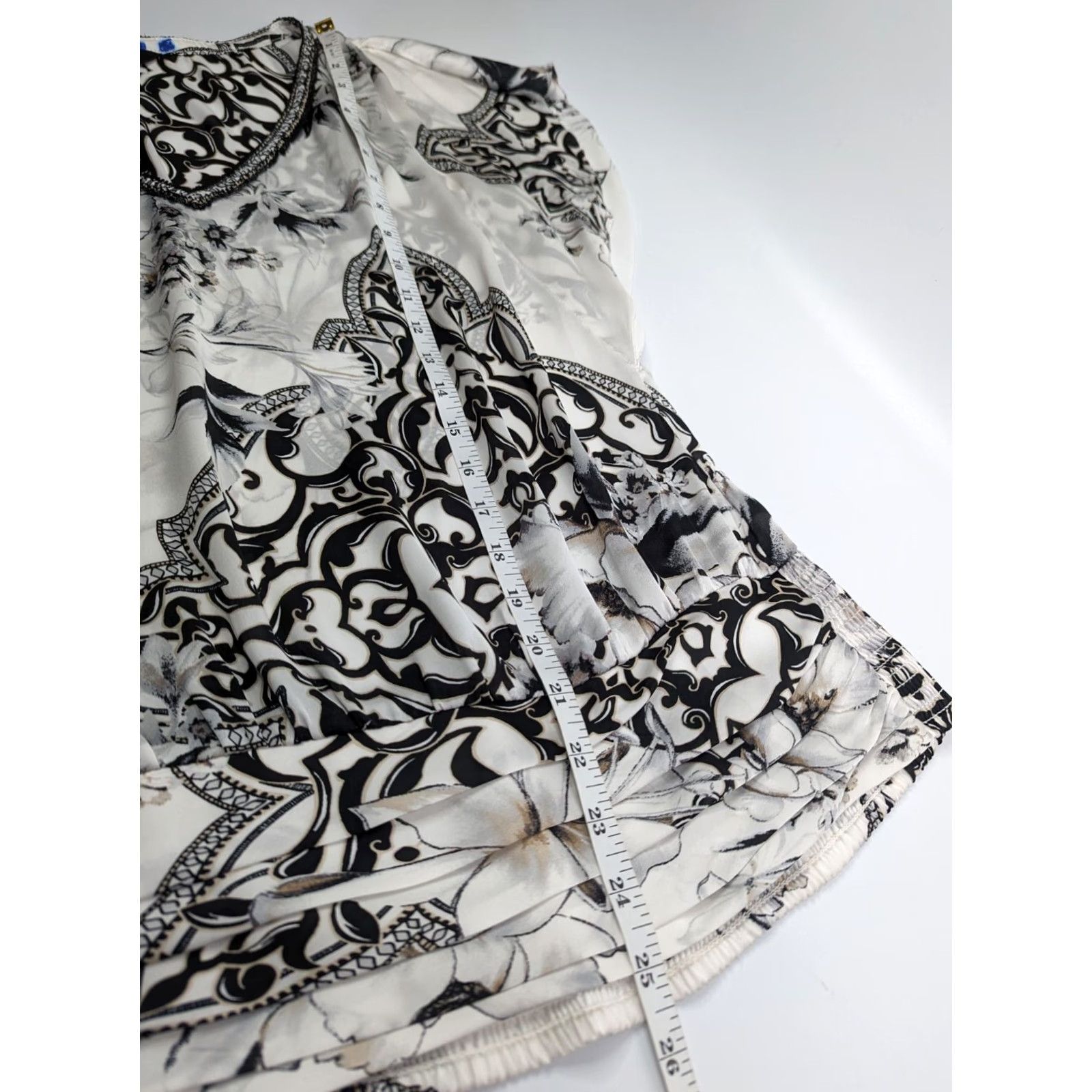 White House Black Market White House Black Market Blouse Floral Short Sleeve Satin Off-the-Shoulder Small Black Womens Blouse Size S / US 4 / IT 40 - 4 Thumbnail