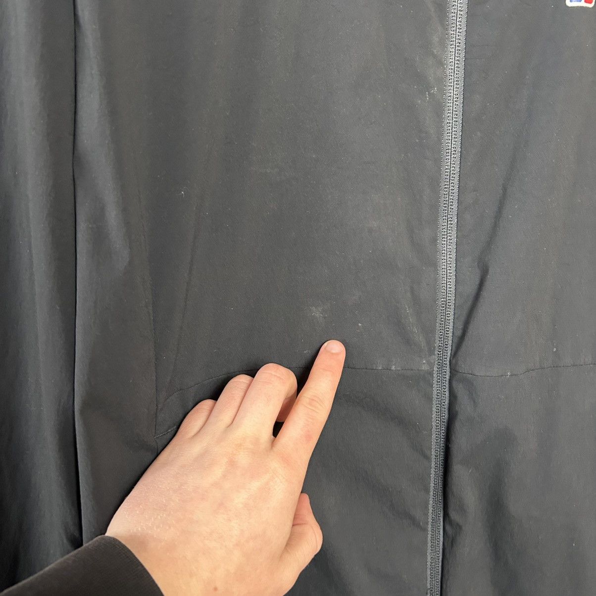 Berghaus Mens Berghaus Small Logo Gorpcore Atom Outdoor jacket Size US XL / EU 56 / 4 - 7 Thumbnail