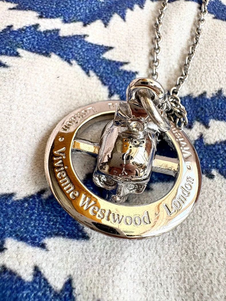 Vivienne Westwood Vivienne Westwood 3D Skull Orb Necklace Size ONE SIZE - 7 Thumbnail