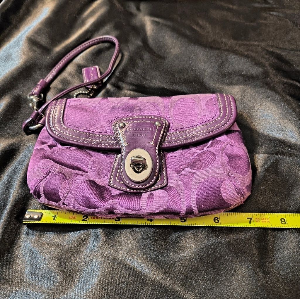 Coach Vintage Coach Turn Lock Purple Wristlet Size ONE SIZE - 9 Thumbnail