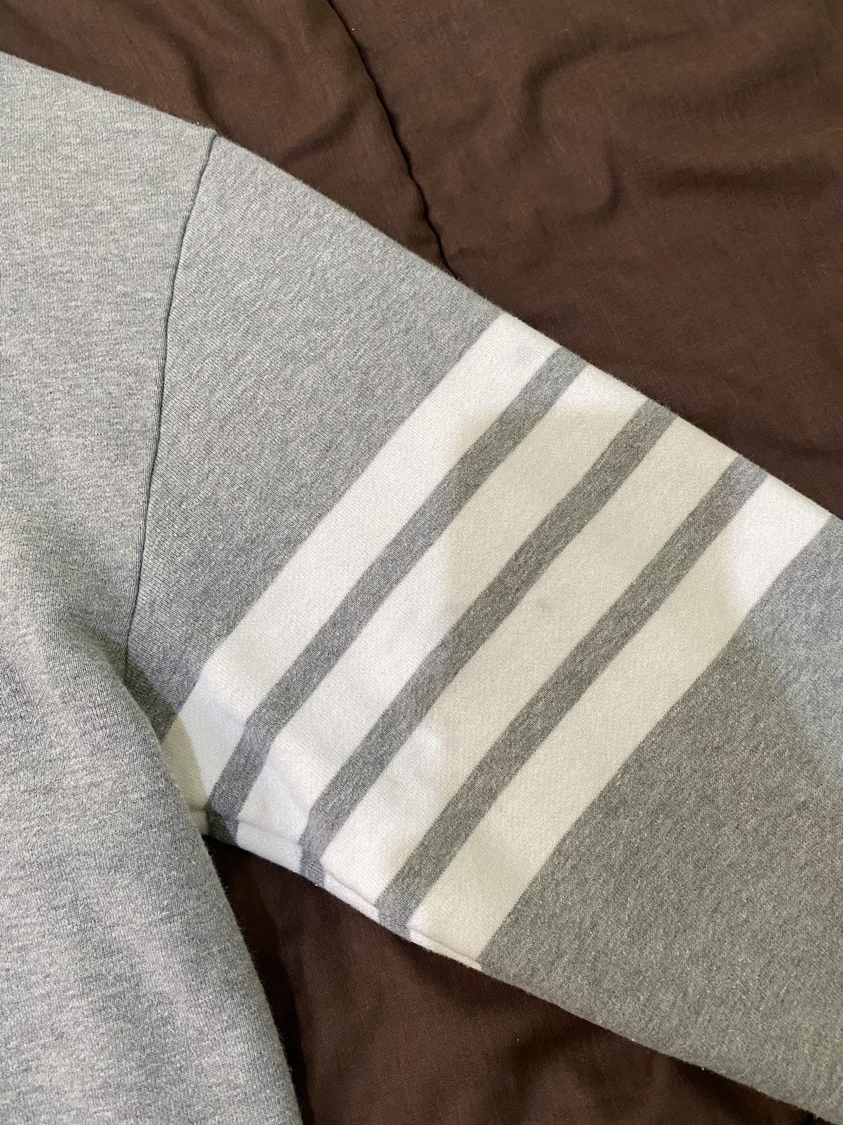 Moncler × Thom Browne Thom browne oversized arm bar crew sweat Size US XL / EU 56 / 4 - 3 Thumbnail