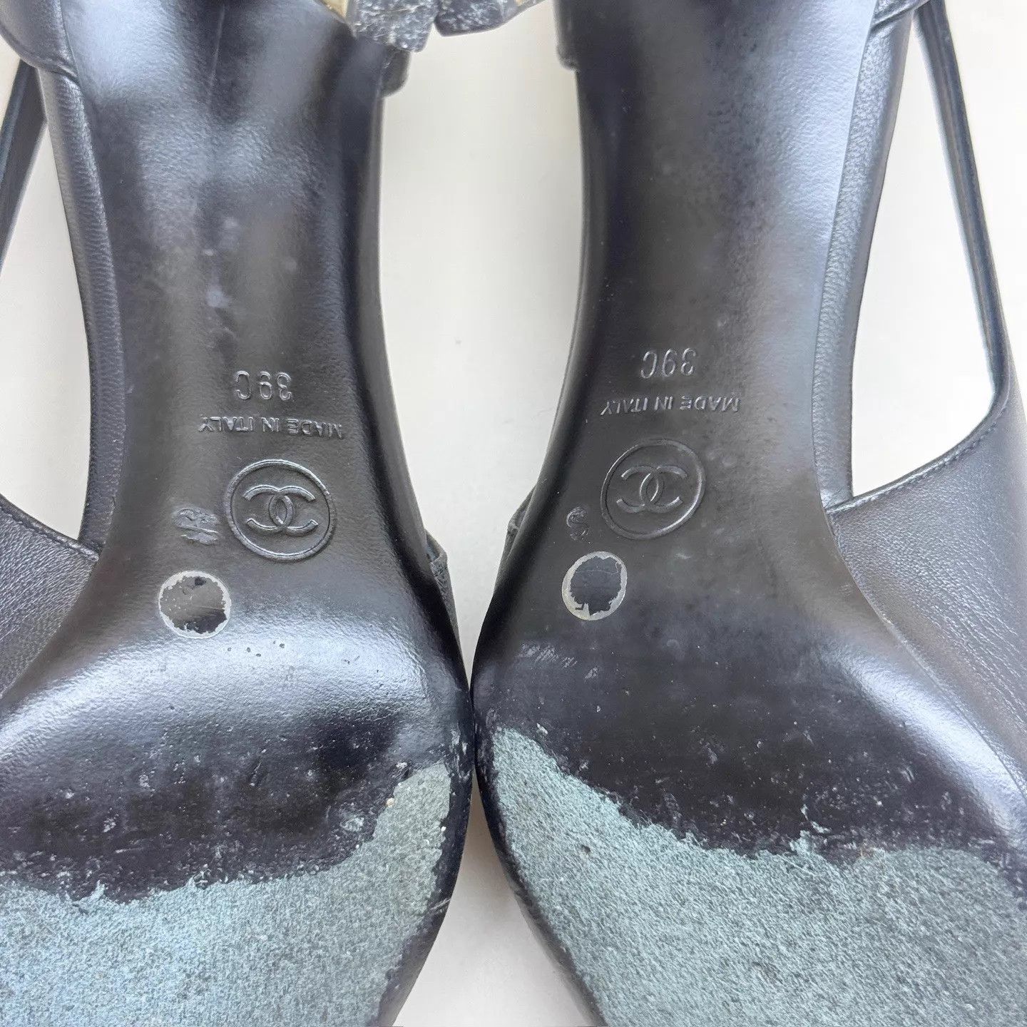 Chanel CHANEL Black & Gold CC Embroidered Heels 39 95New Size US 8.5 / IT 38.5 - 7 Thumbnail