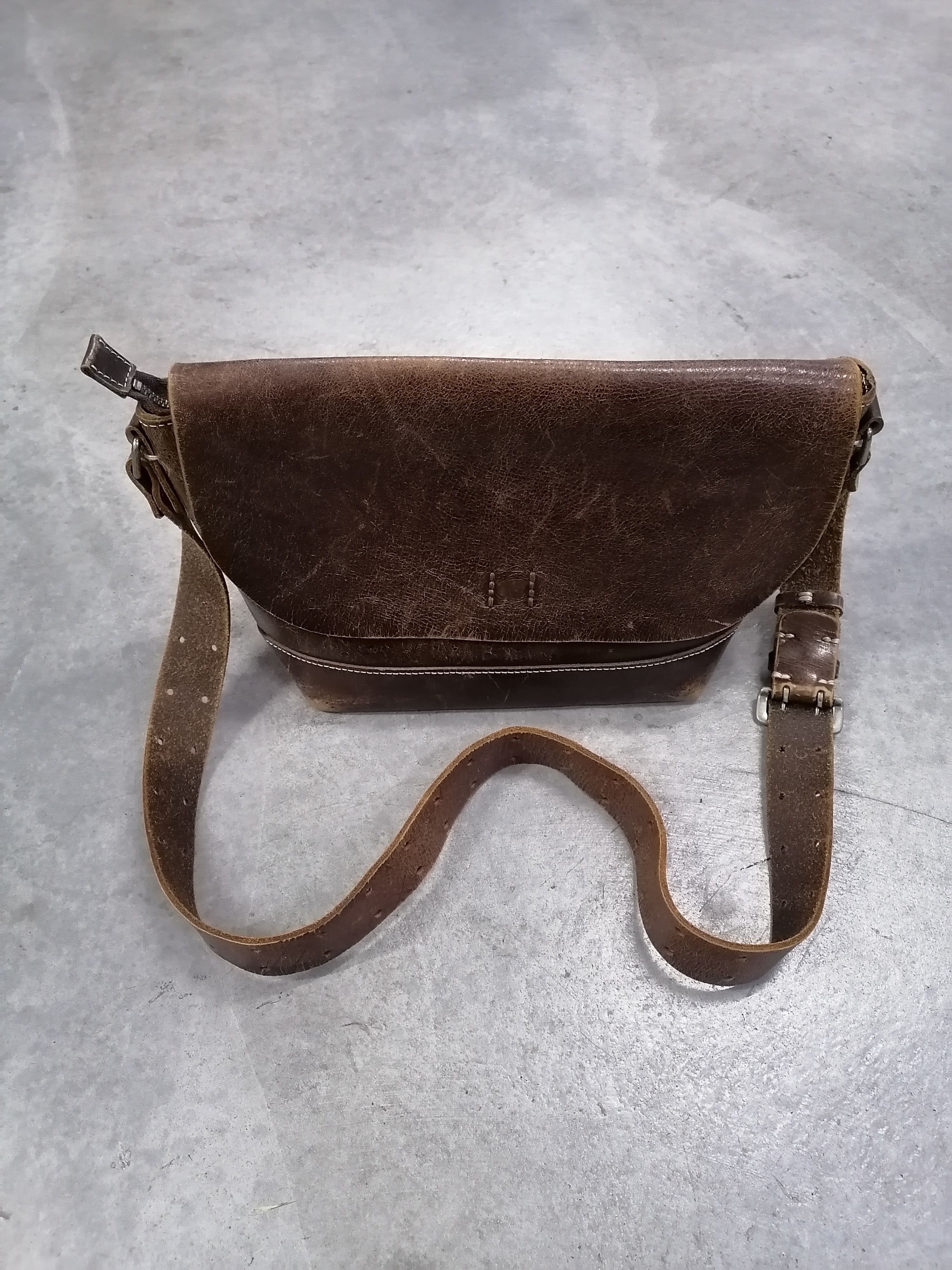 Japanese Brand H 1203 Mano Fece Japan Patina Leather Sling / Crossbody Bag Size ONE SIZE - 3 Thumbnail