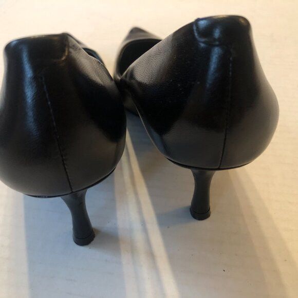 Nine West Nine west women's black leather pump shoes size: 5 1/2M Size US 5.5 / IT 35.5 - 8 Thumbnail