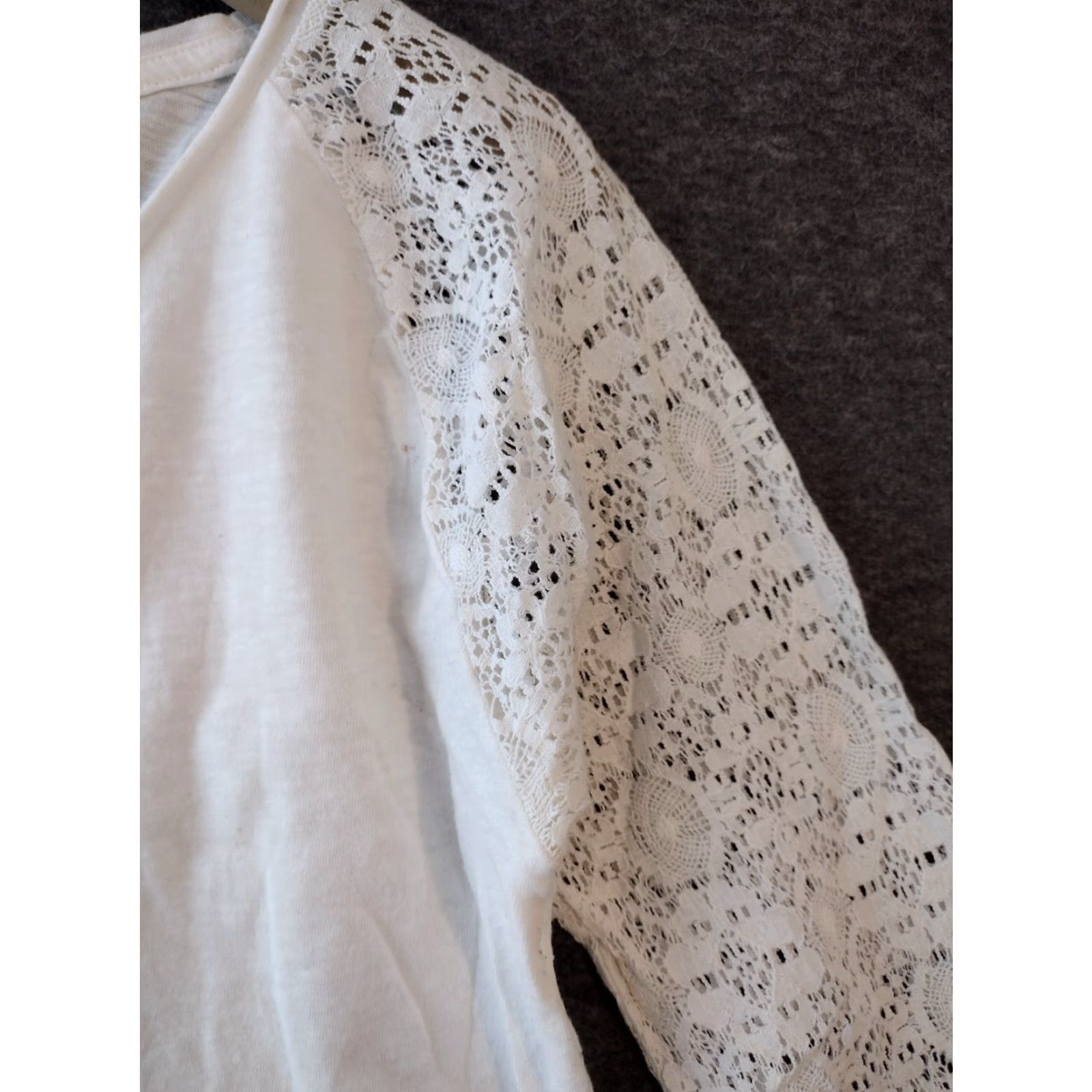 Gap GAP Boat Neck Top Women's XS 3/4 Lace Sleeve White Cotton Blend Basic Top Ladies XS White Lace Trim Casual Shirt Size XS / US 0-2 / IT 36-38 - 7 Thumbnail