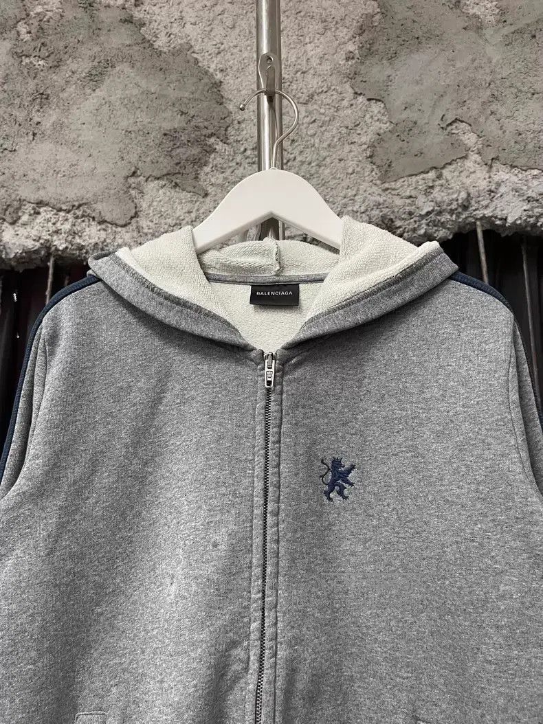 Balenciaga Balenciaga Lion Embroidered Slim Fit Zip-Up Hoodie Size US L / EU 52-54 / 3 - 5 Thumbnail