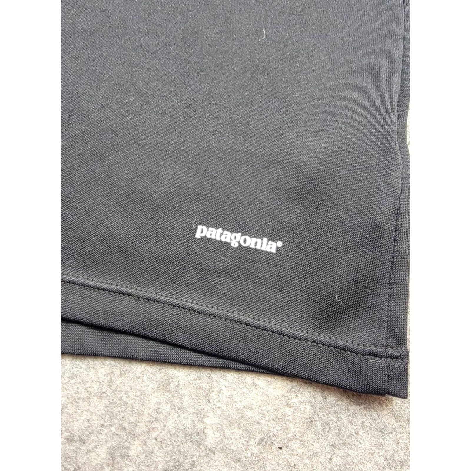 Patagonia Patagonia Shirt Mens Medium Black Long Sleeve Performance Base Layer Crewneck Size US M / EU 48-50 / 2 - 3 Thumbnail