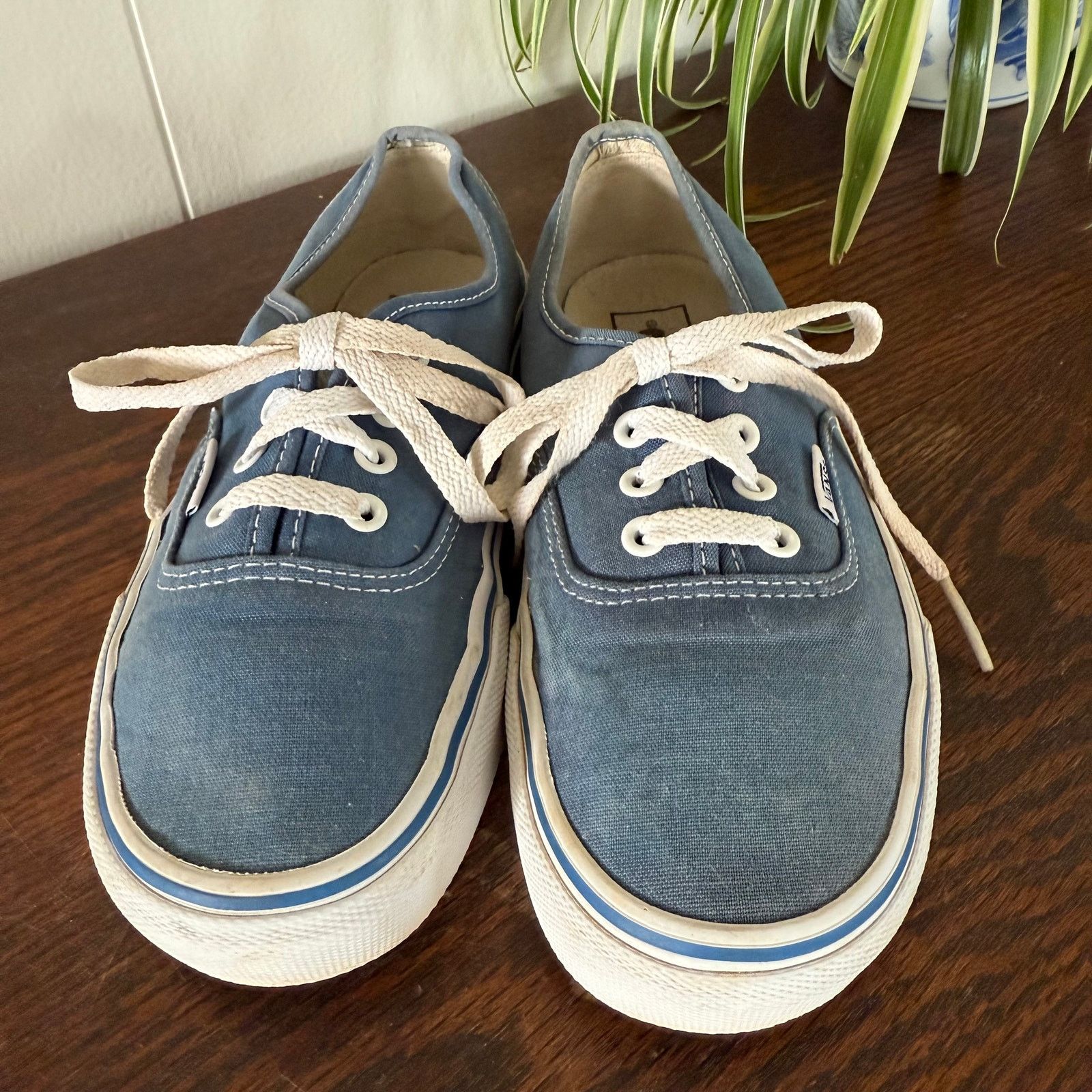 Vans Vans Unisex Lo Pro Skate Shoes, Light Denim Blue Women 7.5 Size US 7.5 / IT 37.5 - 8 Thumbnail