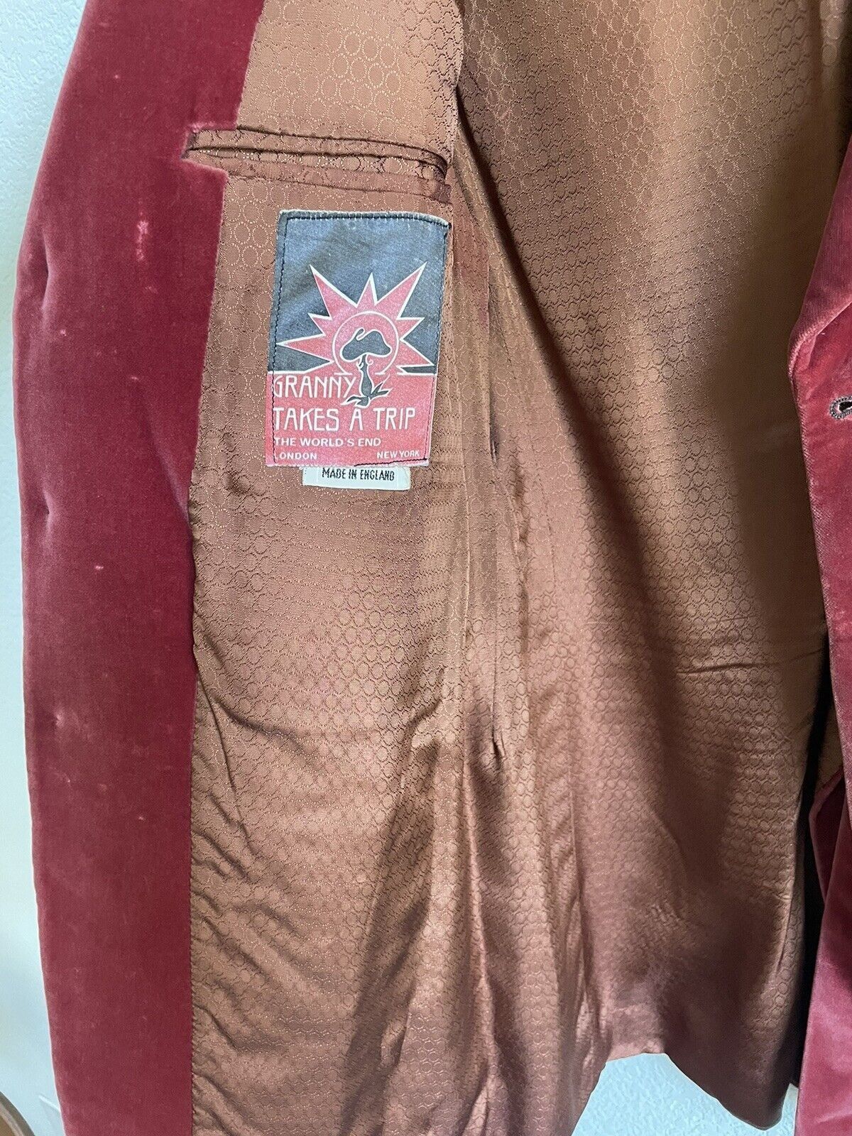 Velvet GRANNY TAKES A TRIP VELVET JACKET 1970’s MAROON ROCK STAR Size 34R - 7 Thumbnail