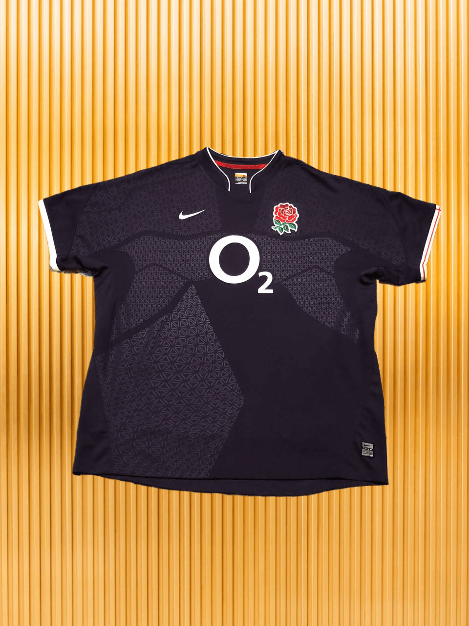 Nike Jerseys Nike logo O2 Vintage T-shirt Y2K sportwear Size US XL / EU 56 / 4 - 1 Thumbnail