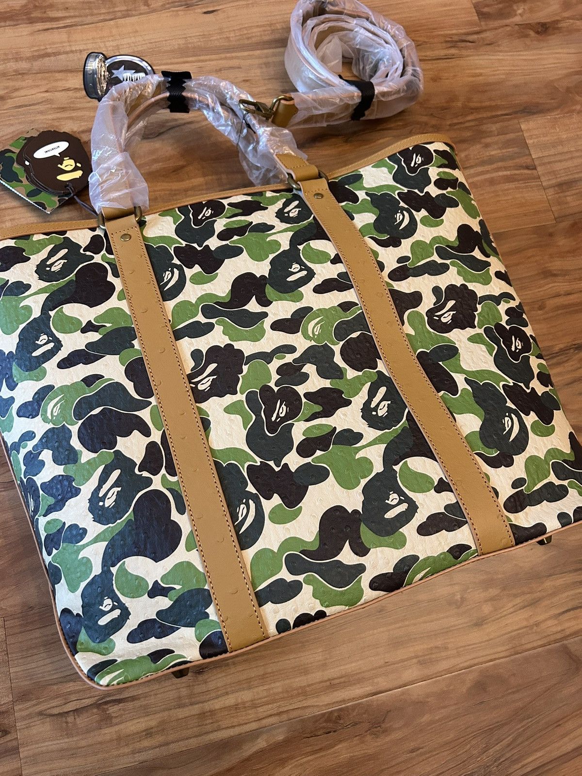 Bape NEW Bape Green ABC Camo PU Ostrich Leather Tote Bag Size ONE SIZE - 9 Thumbnail