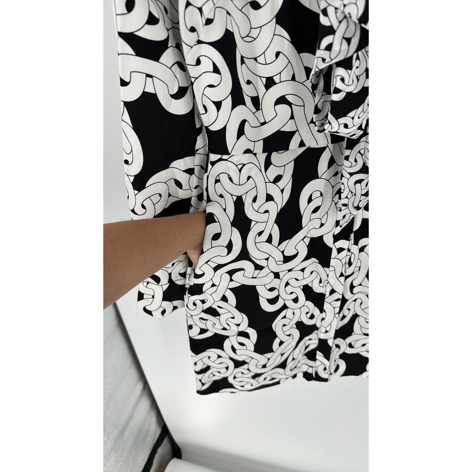Diane von Furstenberg Diane von Furstenberg Franca Crawling Chain Tie-Neck Dress Size M / US 6-8 / IT 42-44 - 11 Thumbnail