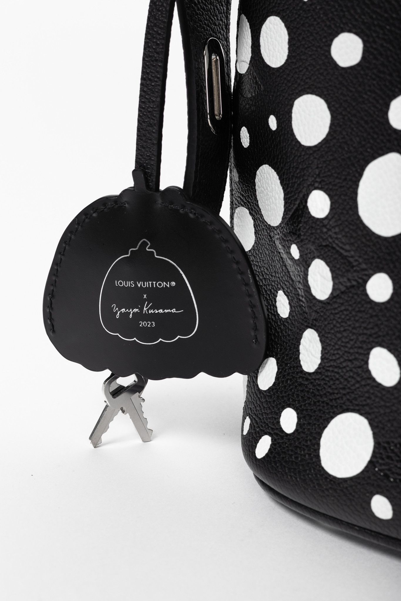 Louis Vuitton × Yayoi Kusama Louis Vuitton Marshmallow PM Infinity Dots Bag Size ONE SIZE - 8 Thumbnail