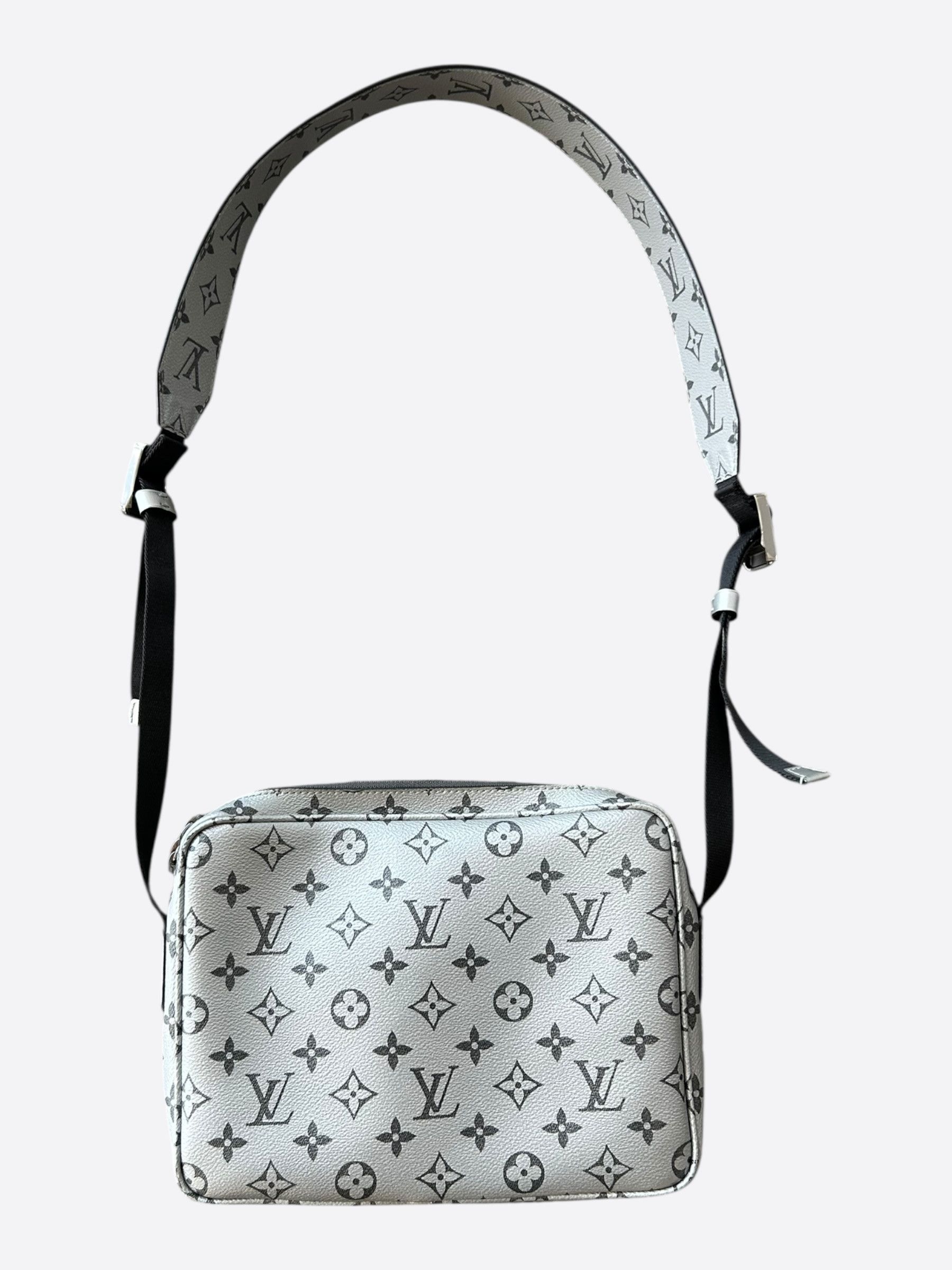 Louis Vuitton Louis Vuitton Silver Monogram Outdoor Messenger Bag Size ONE SIZE - 2 Thumbnail
