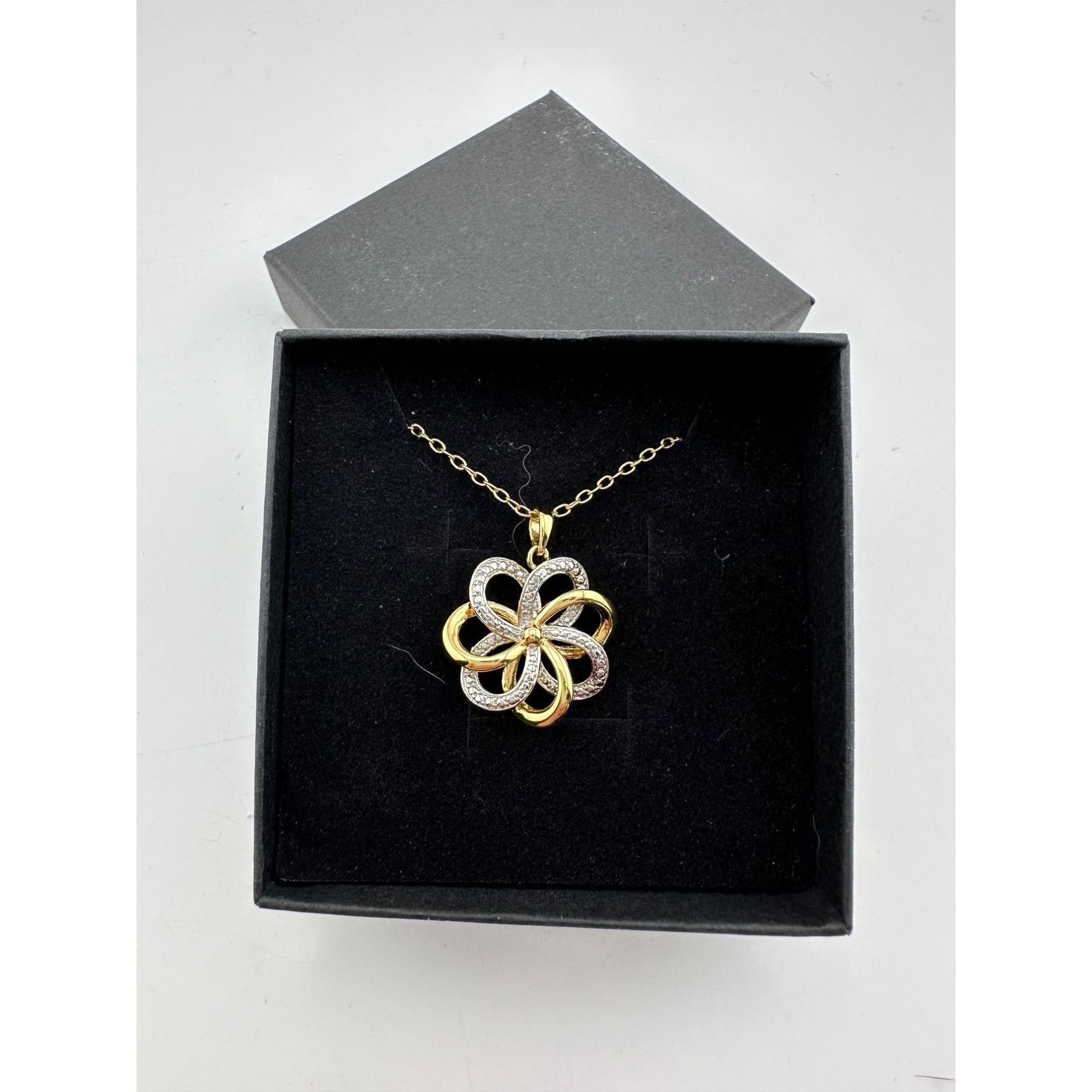 Other Pretty Two Tone Flower Pendant 22kt Gold Overlay Size ONE SIZE - 10 Thumbnail