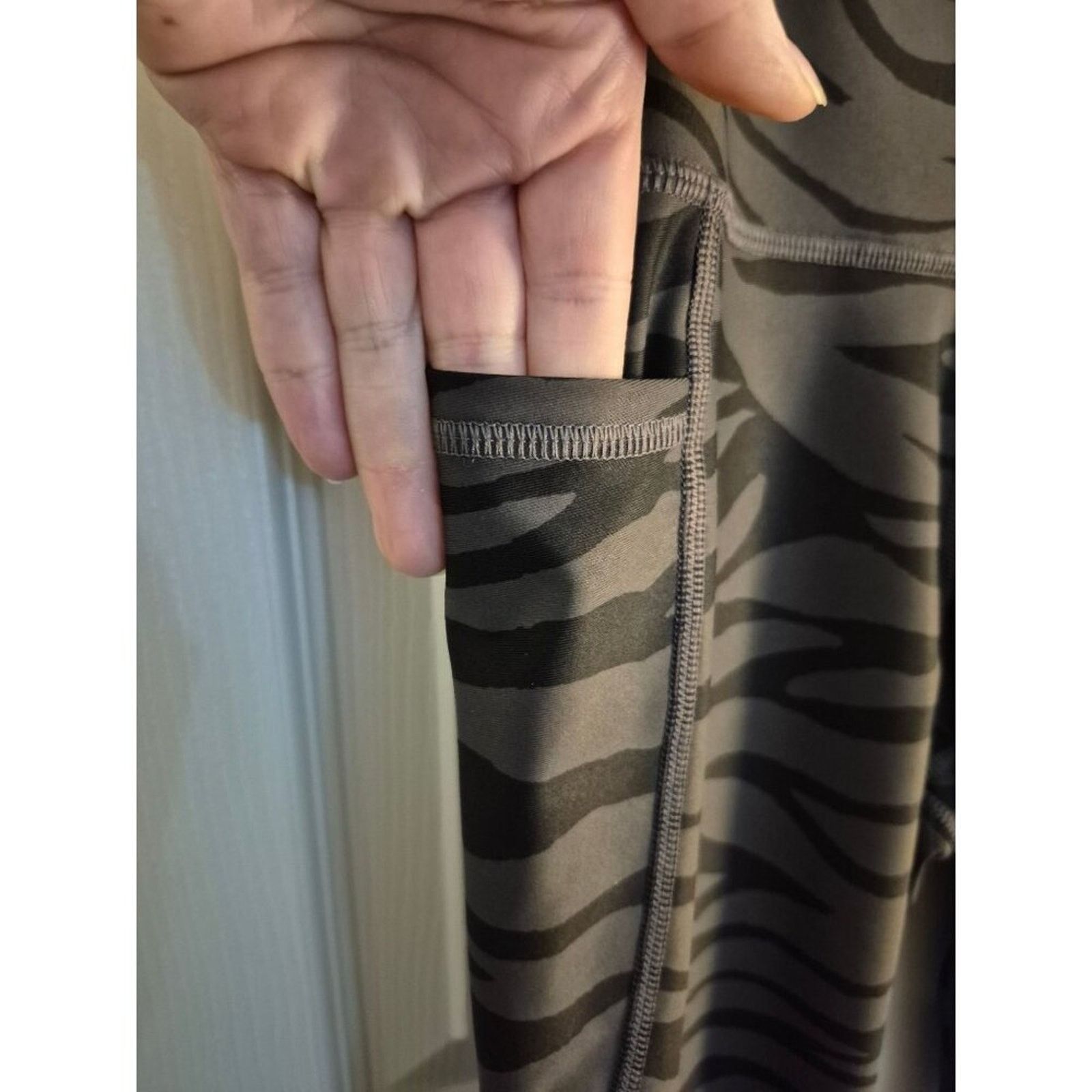Old Navy Old Navy Active Powersoft 7/8 Side-Pocket Leggings - Size M Size 30" / US 8 / IT 44 - 2 Thumbnail