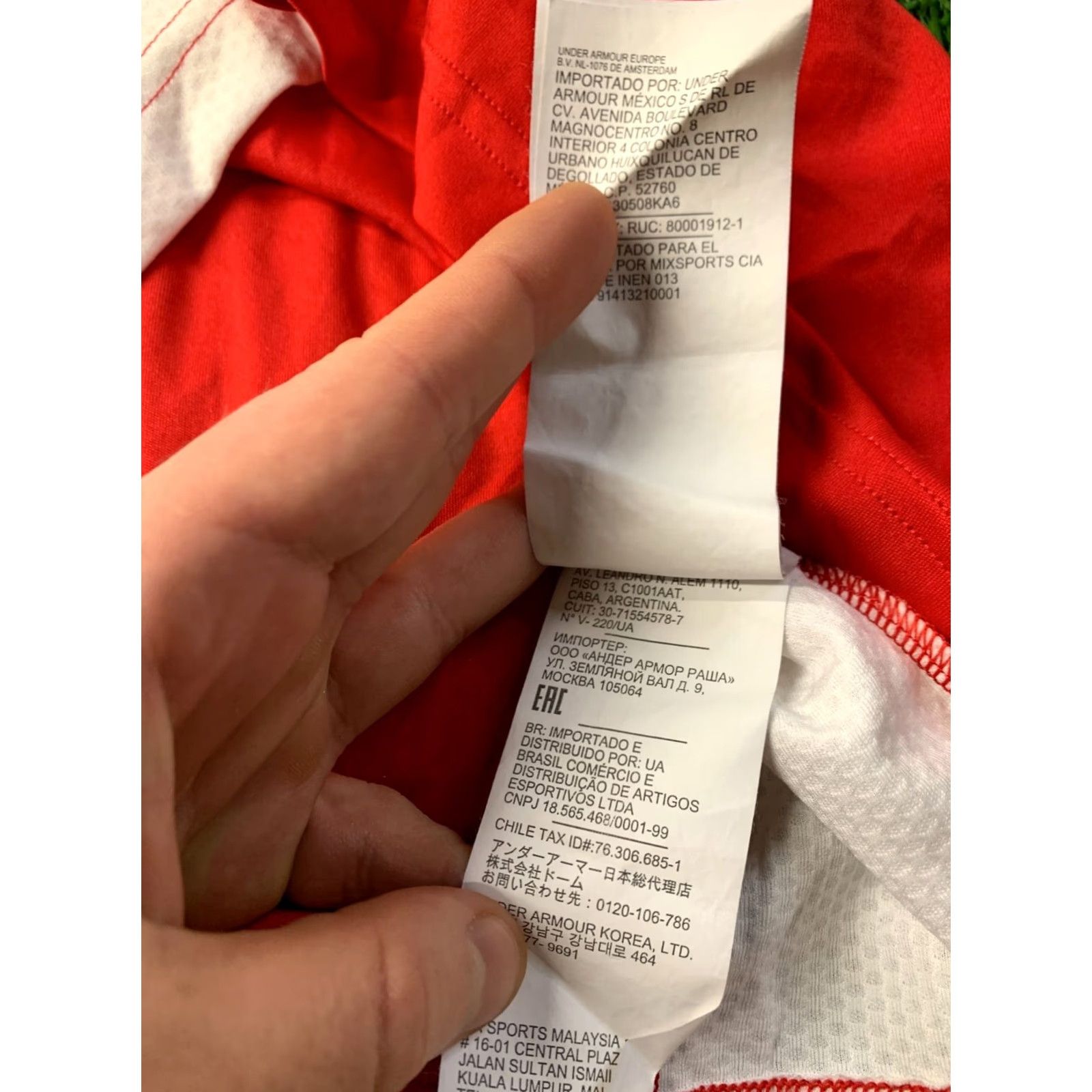 Under Armour UNDER ARMOUR HEATGEAR Shirt Men L Red and White 2018 Jersey 100% Polyester Short Sleeve Compression T-Shirt Size US L / EU 52-54 / 3 - 7 Thumbnail