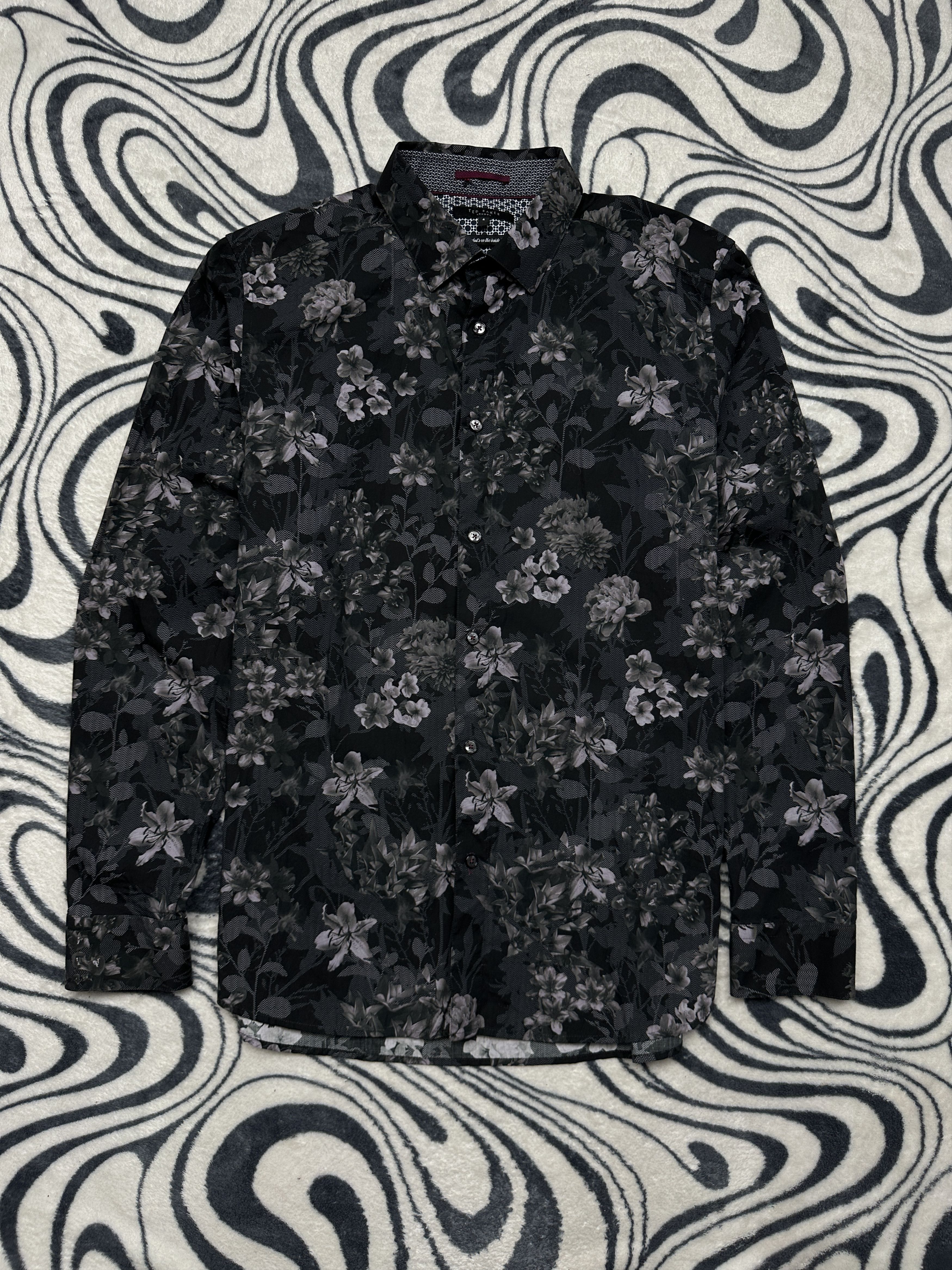 Ted Baker Ted Baker All Over Floral Print Shirt Graphic Tee Size US M / EU 48-50 / 2 - 1 Thumbnail