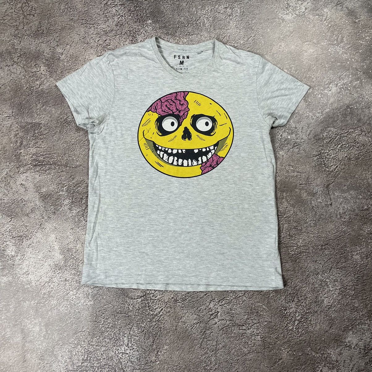 Vintage Vintage Y2K Graphic Tee Creepy Smiley Face Art Streetwear M Size US M / EU 48-50 / 2 - 1 Thumbnail