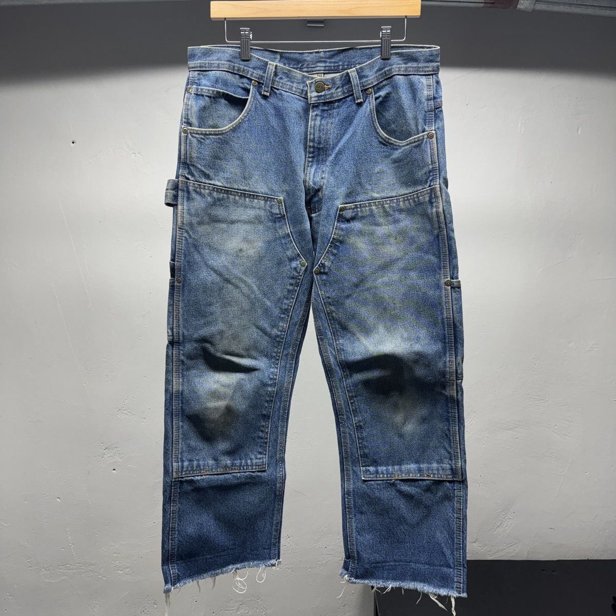 Vintage VINTAGE KEY THRASHED FADED DOUBLE KNEE DENIM JEANS Size US 34 / EU 50 - 1 Thumbnail